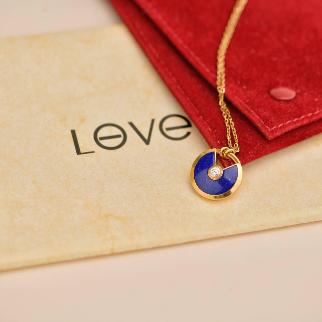 Cartier Amulette De Cartier Collana in oro giallo 18 carati con diamanti e lapislazzuli In condizioni ottime in vendita a Banbury, GB