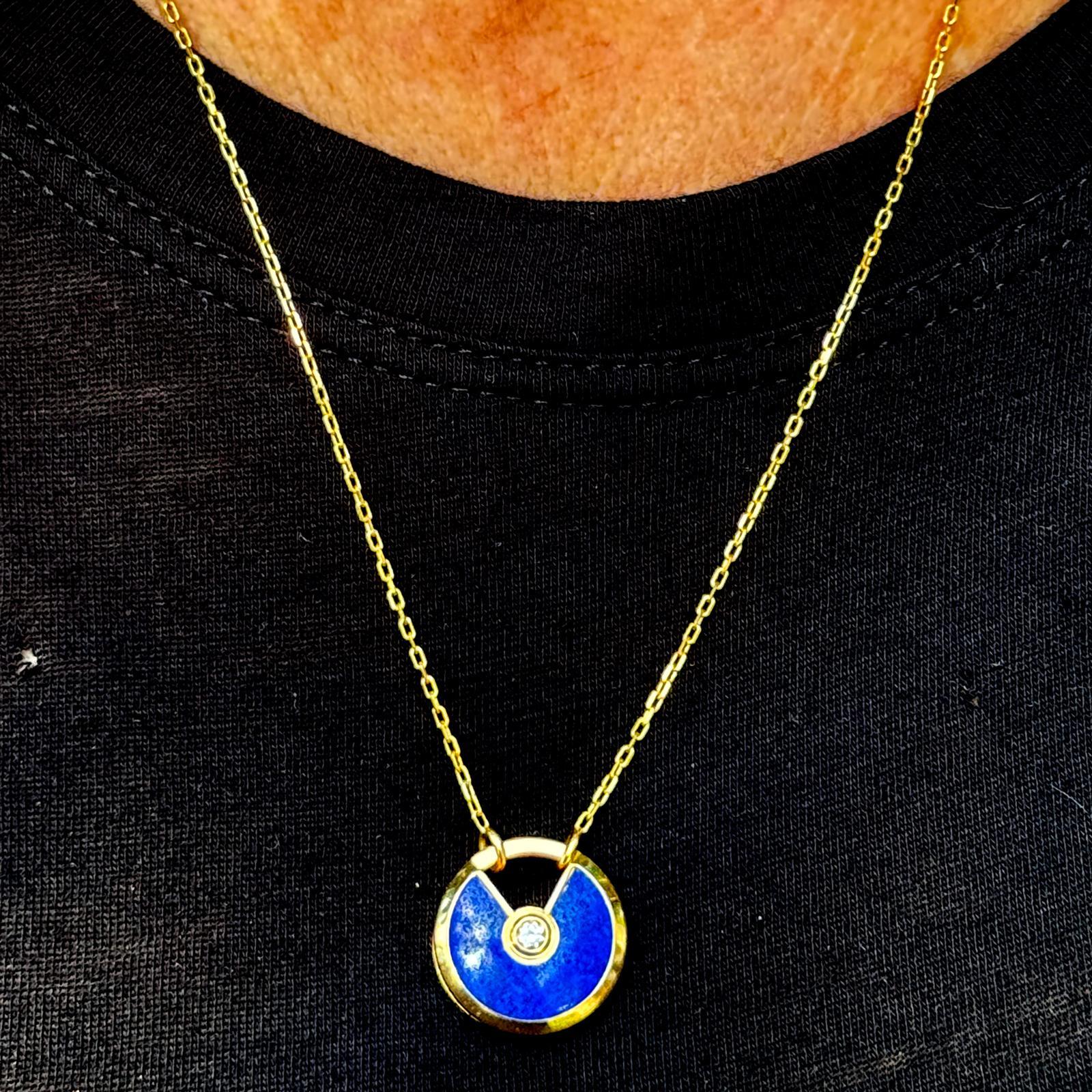 This enchanting Amulette de Cartier necklace is a stunning blend of elegance and luxury. Crafted in 18k yellow gold, it features a 17mm lapis lazuli pendant with a dazzling round diamond accent, creating a perfect harmony of rich blue hues and