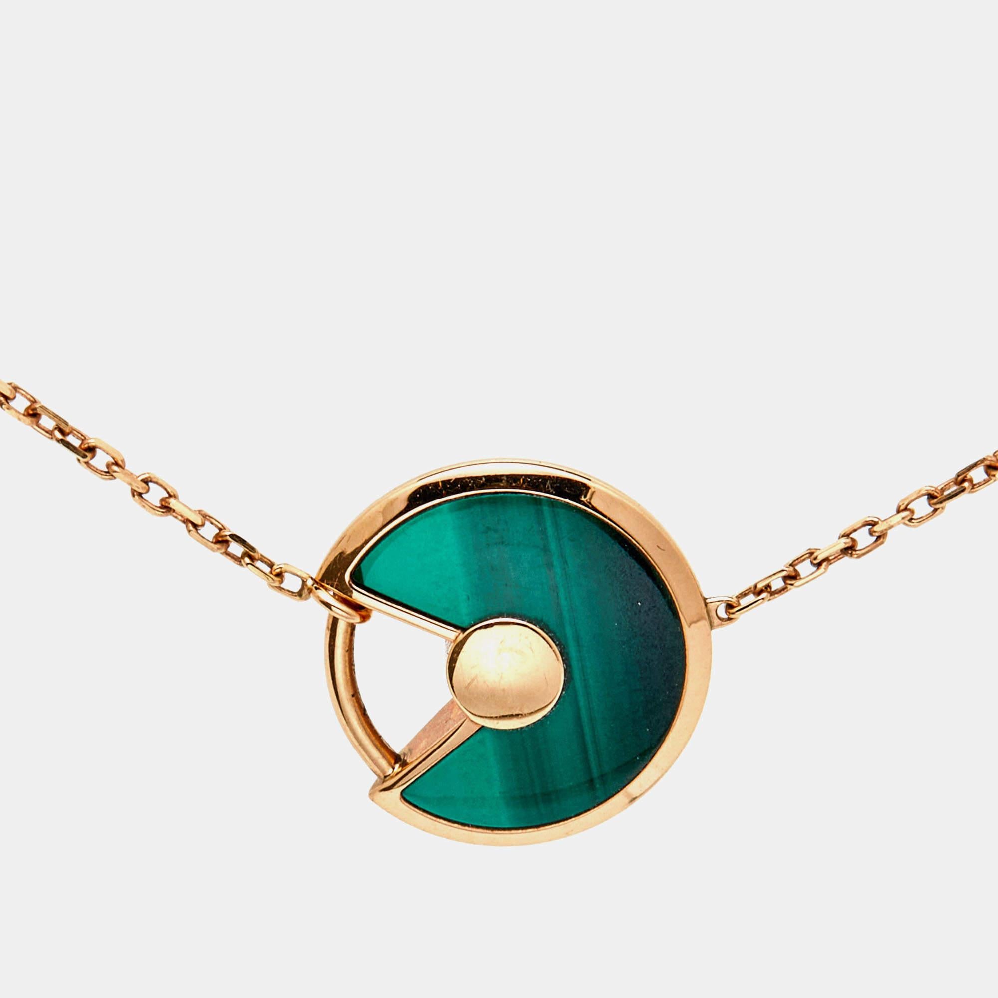 A minimal yet magnificent offering from Cartier's Amulette de Cartier line. The bracelet comes sculpted in 18k rose gold, and it has the signature motif in malachite highlighted by a shimmering diamond. Smoothly finished, the desirable creation