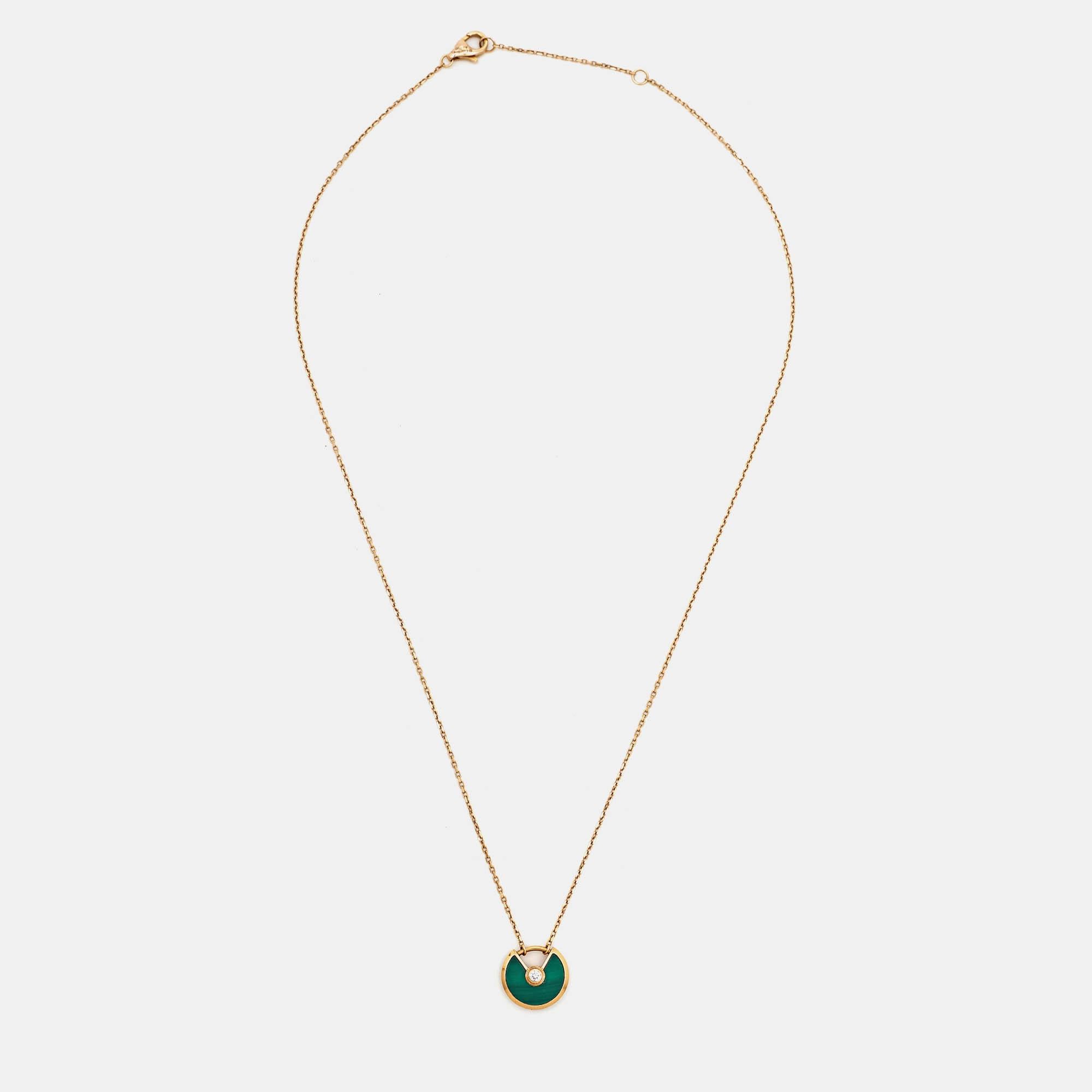 This Amulette de Cartier necklace is subtly elegant as well as beautifully luxurious. Constructed in 18K rose gold, this necklace features a disc charm inlaid with malachite and punctuated with a single diamond.

Includes: Original Case