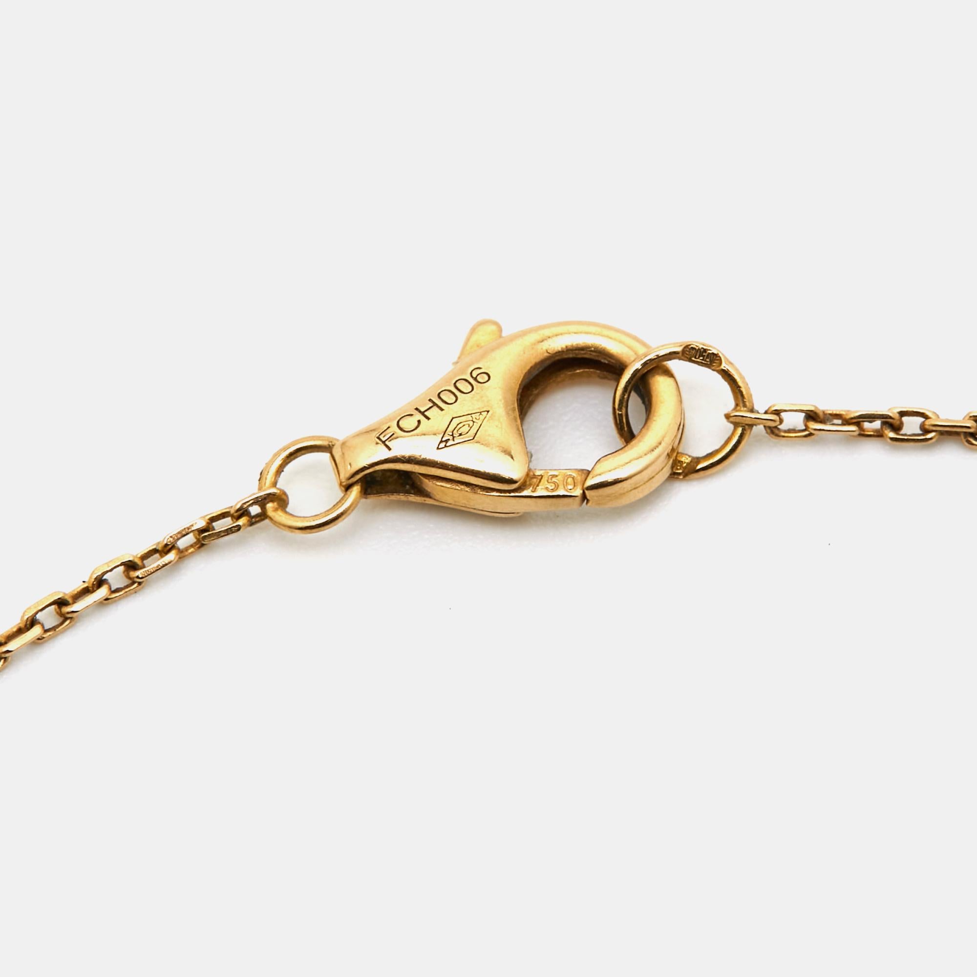 Cartier Bracelet Amulette De Cartier en or jaune 18 carats avec nacre et diamants Bon état à Dubai, Al Qouz 2