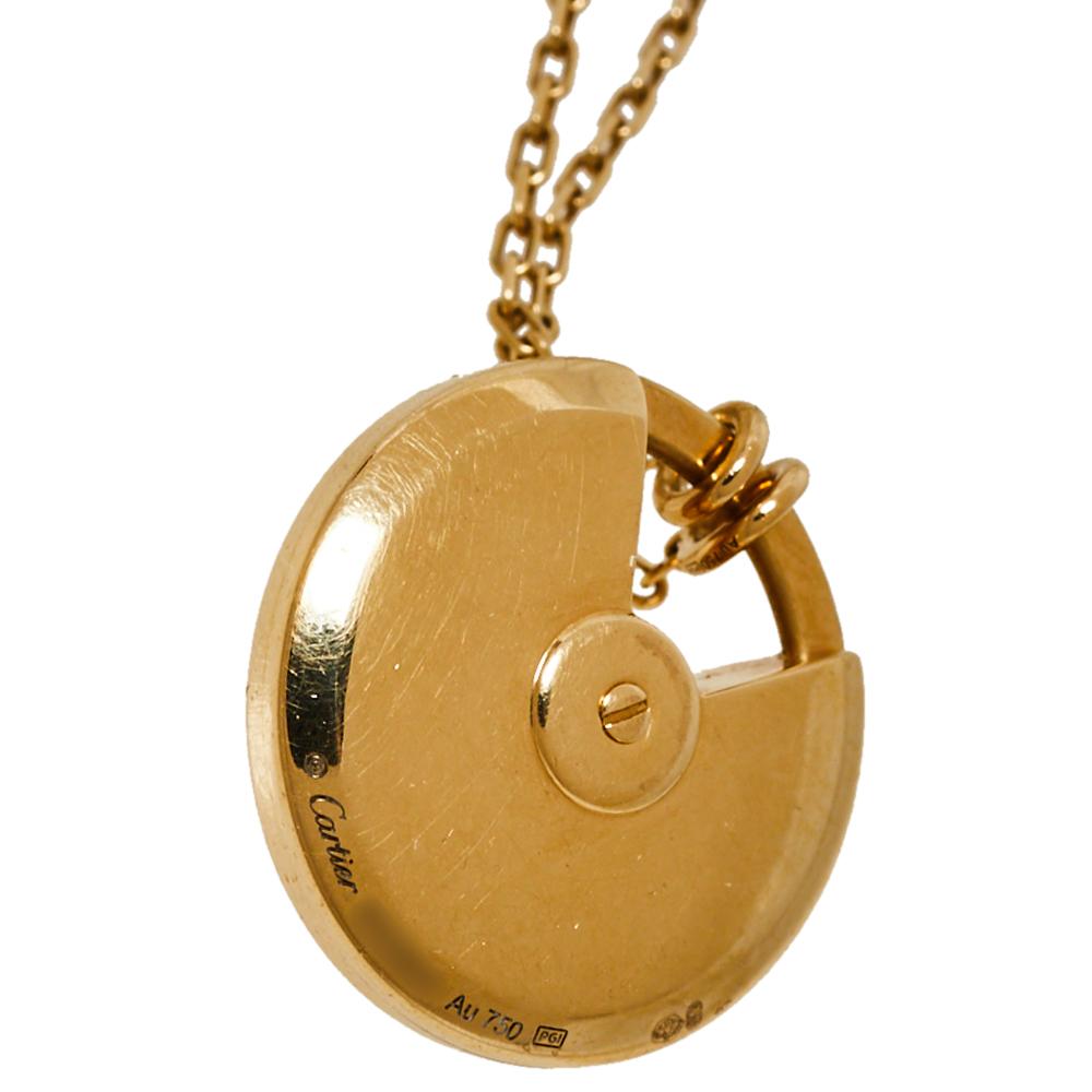 Cartier Amulette de Cartier Perlmutt Diamant 18K Gelbgold Halskette im Zustand „Gut“ in Dubai, Al Qouz 2