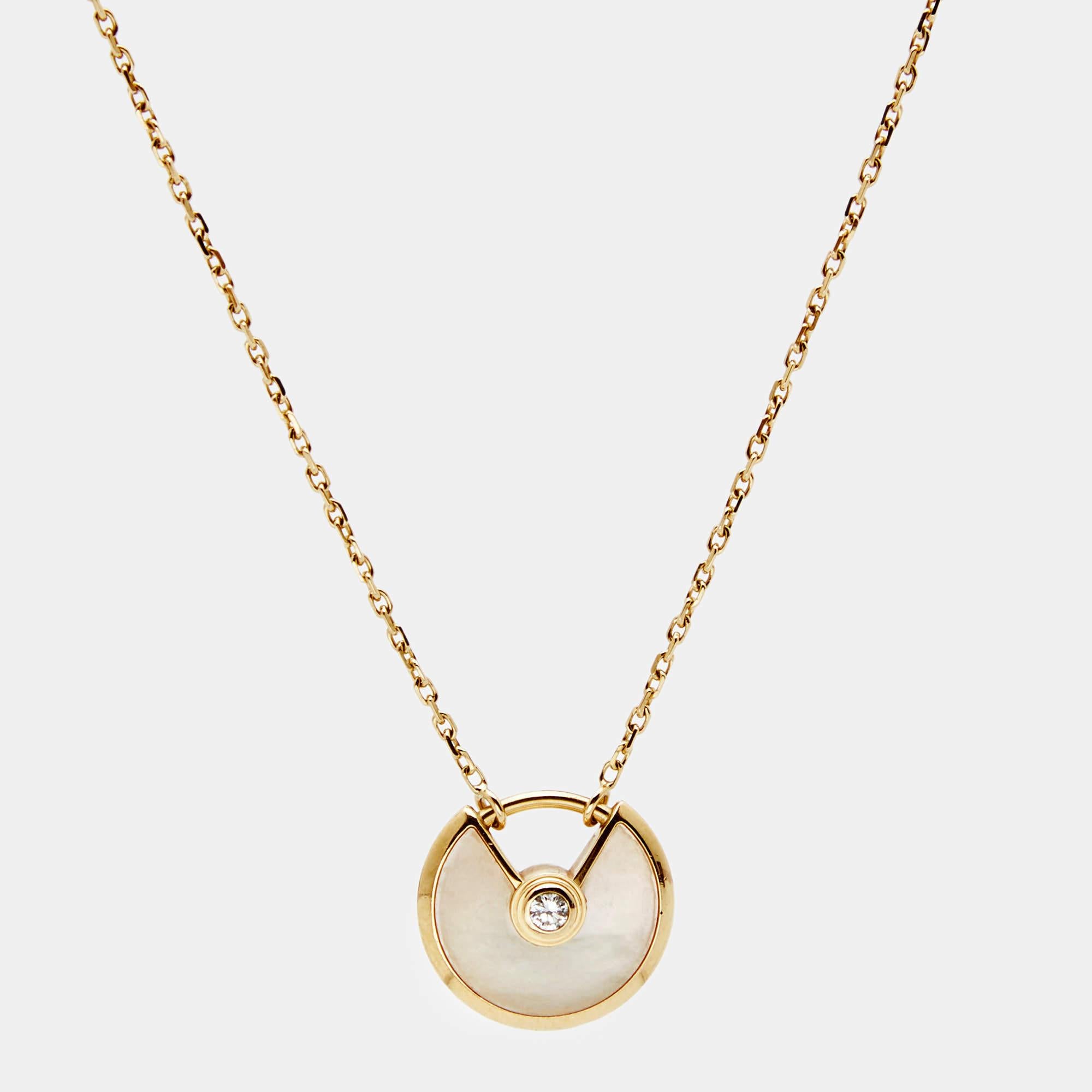 The elegant and sophisticated designs from Cartier are loved by everyone, and this Amulette de Cartier necklace is subtly elegant as well as beautifully luxurious. Constructed in 18K yellow gold, this necklace features a disc charm that is inlaid