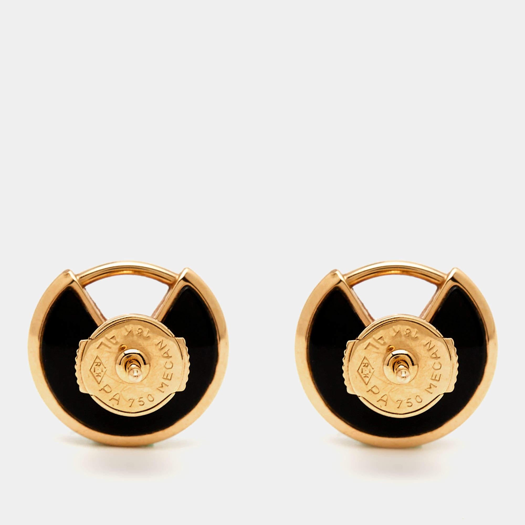 Experience timeless elegance with the Cartier Amulette De Cartier earrings. Crafted with precision, these earrings boast a striking combination of onyx and diamonds set in luxurious 18k rose gold. A symbol of refinement and sophistication, they