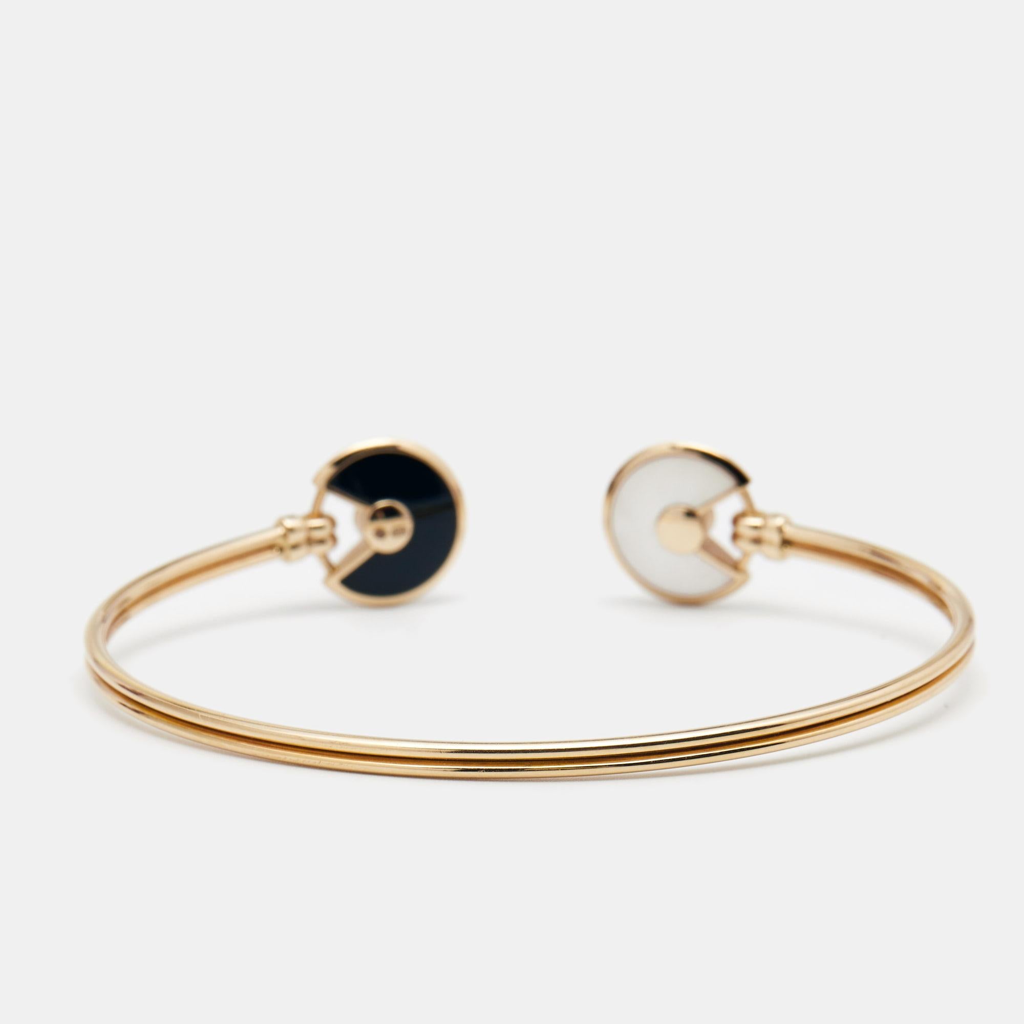 We fell in love with this Cartier bracelet at first glance. Look at its gorgeous details and picture how it will beautifully sit on your wrist. The exquisite creation is from the Amulette de Cartier collection. It is crafted from 18K rose gold in an