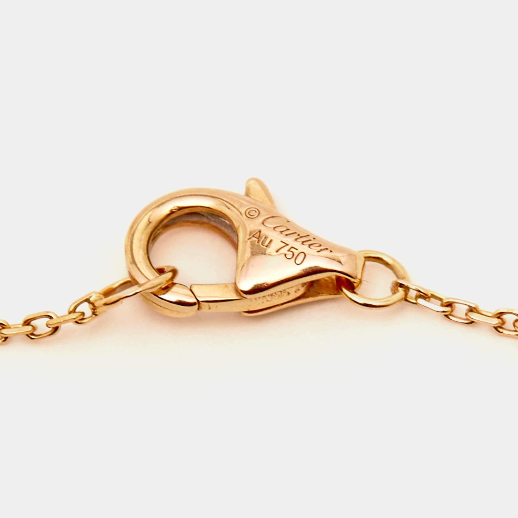 Cartier Bracelet Amulette De Cartier en or rose 18 carats avec opales roses et diamants Bon état à Dubai, Al Qouz 2