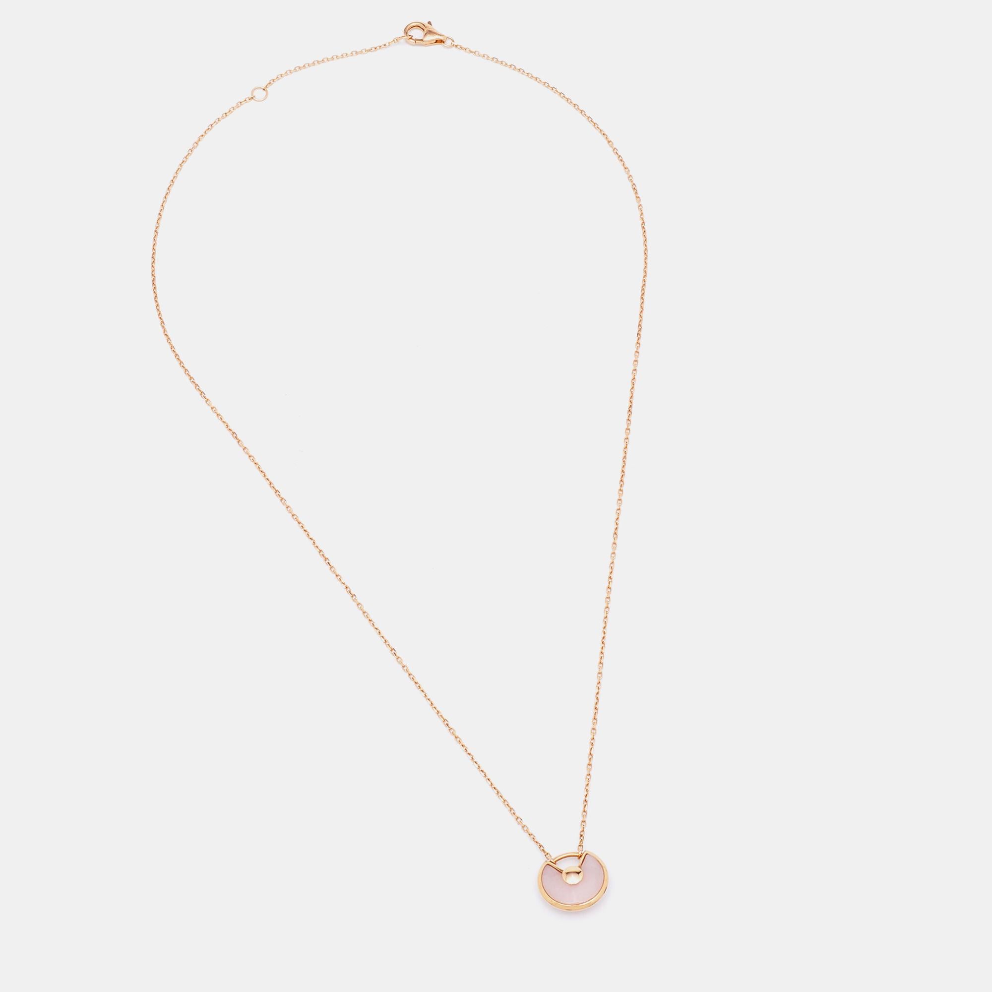 Cartier Amulette De Cartier Halskette mit XS-Motiv aus 18 Karat Roségold mit rosa Opal und Diamant (Rosenschliff)