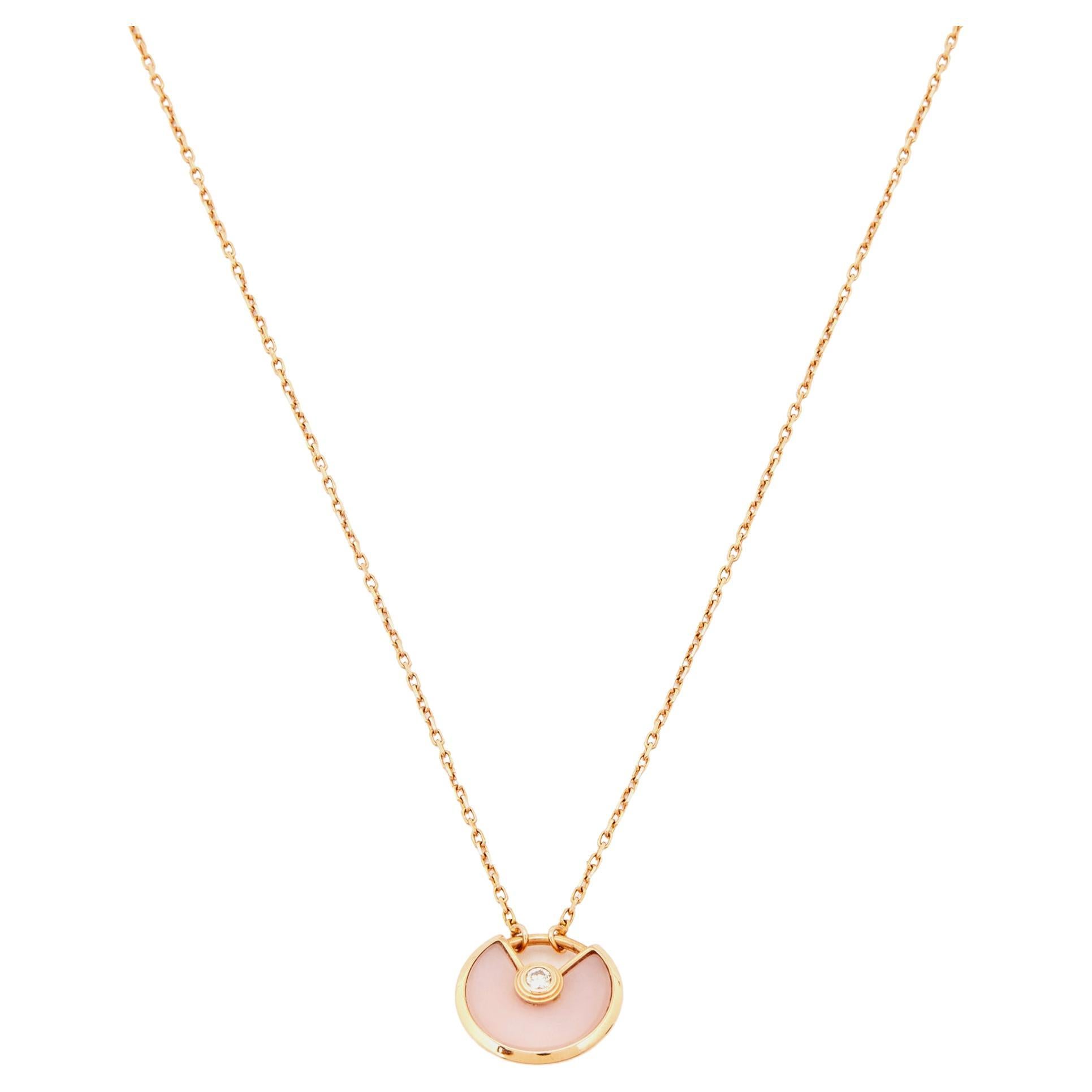 Cartier Amulette De Cartier Halskette mit XS-Motiv aus 18 Karat Roségold mit rosa Opal und Diamant