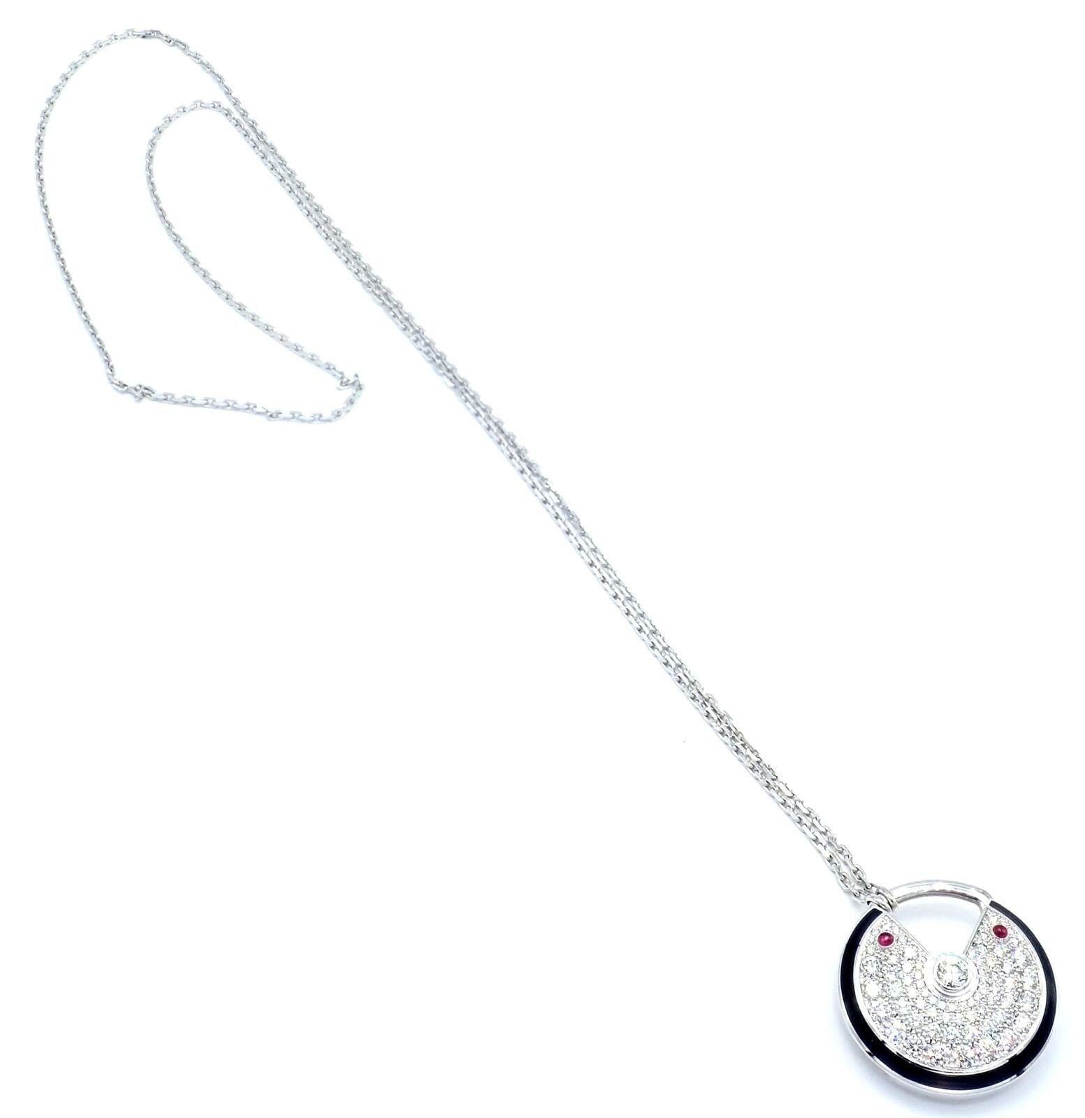 Cartier, grand collier pendentif en or blanc avec diamants et rubis en forme d'amulette en vente 1