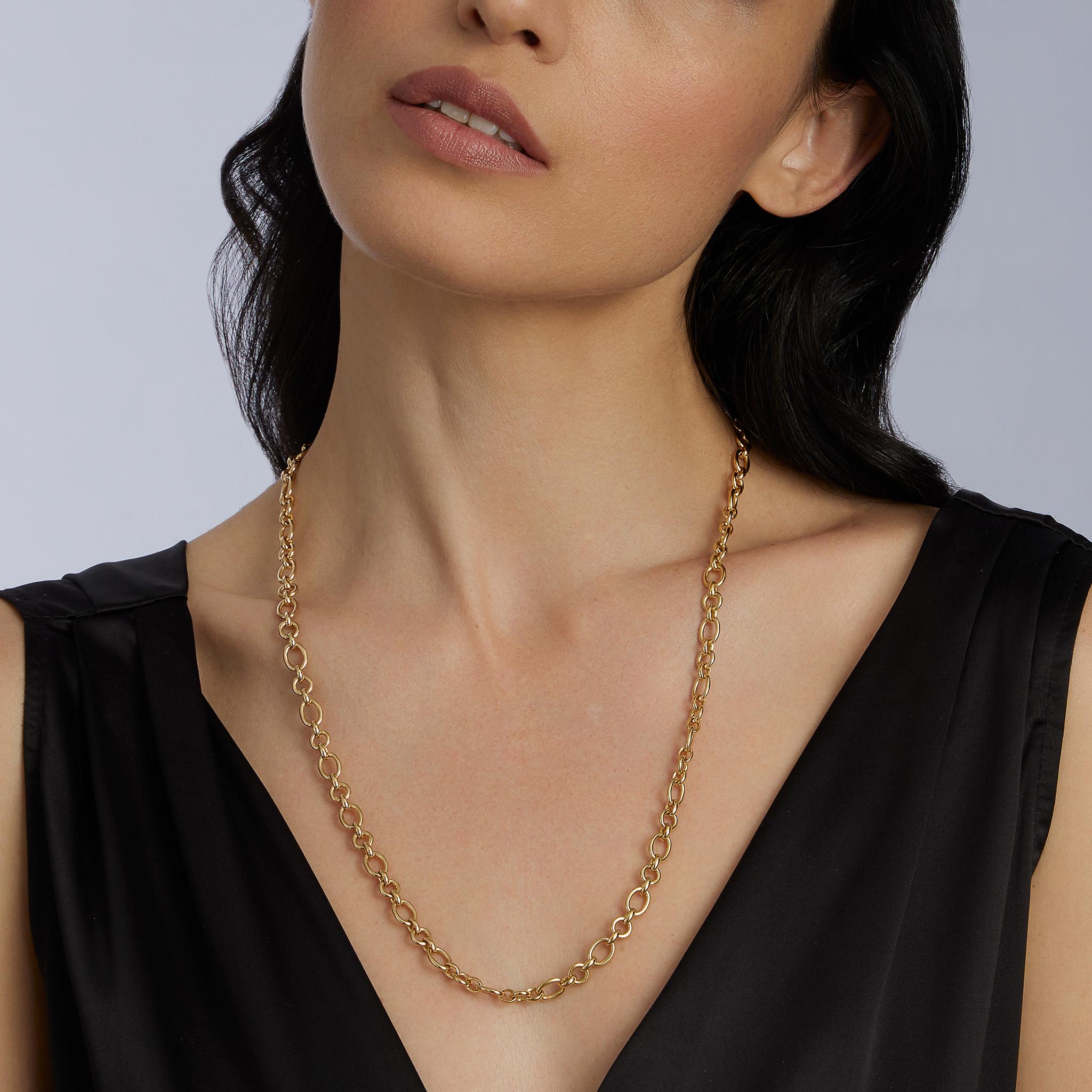 Created in the late 20th century, this 18K gold anchor chain necklace by Cartier is composed of yellow gold anchor chain links. This casual, contemporary piece is a classic form with a Cartier twist.

Product Details: 
Item #: N-20797
Artist: