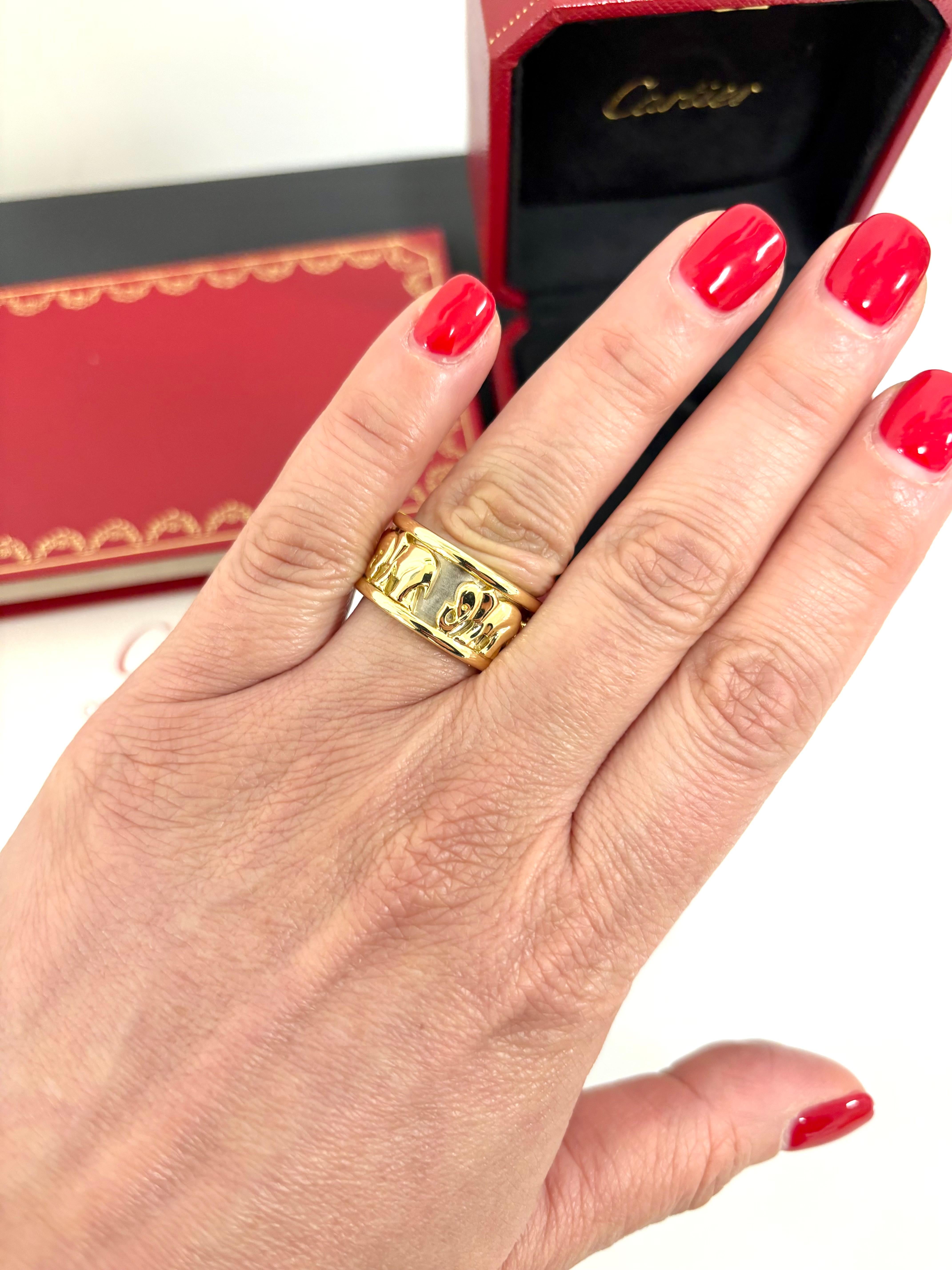 Cartier 18kt Gold Walking Elephants Band Ring. In Excellent Condition For Sale In Rome, IT