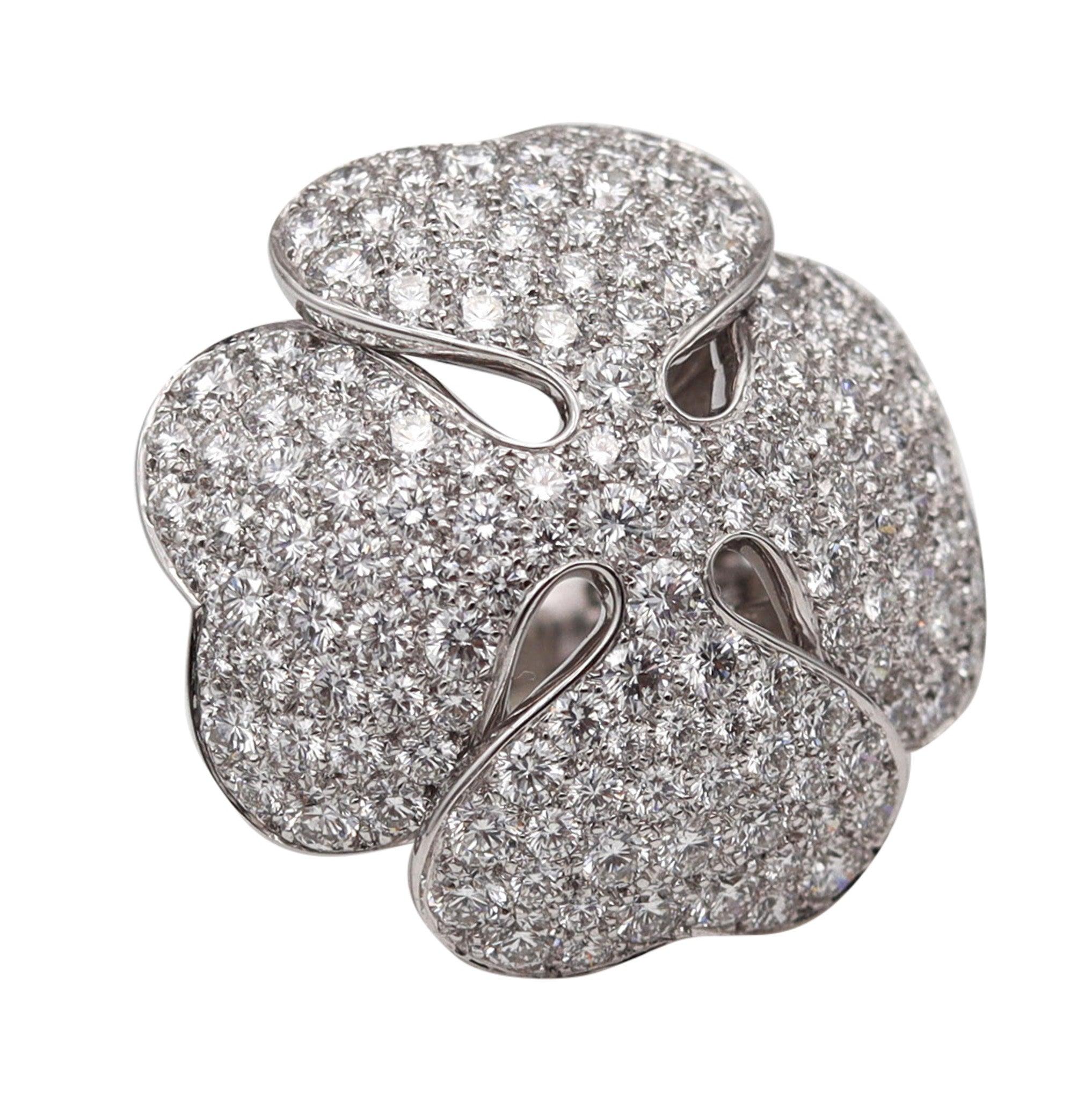 CARTIER Anillo de Cóctel Trébol de Aniversario en Oro Blanco de 18 K con Diamante de 7,26 qt