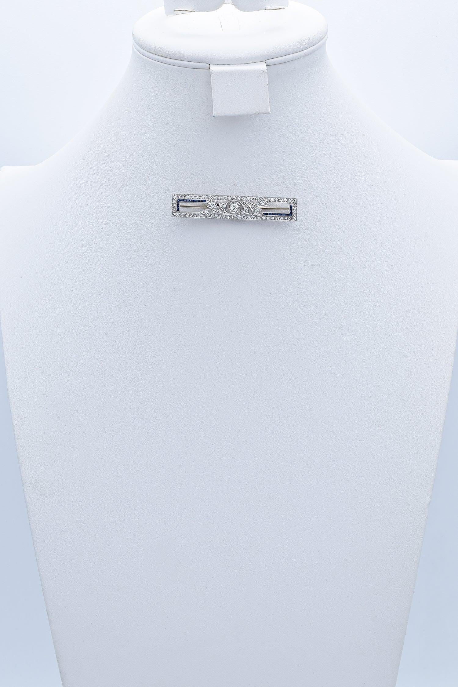 Round Cut Antique Art Deco Platinum 1.70tcw Diamond & Sapphire Brooch For Sale