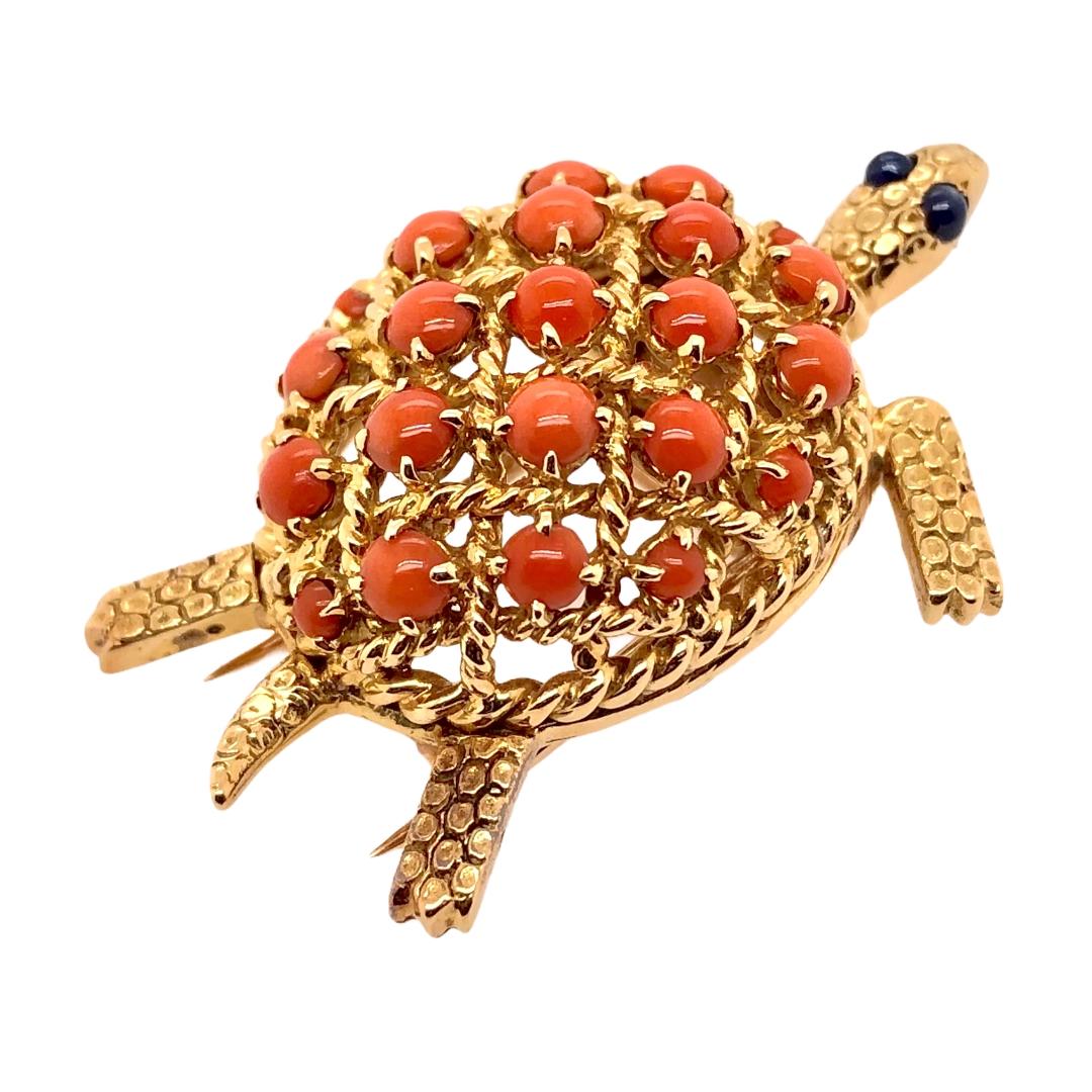 Art Deco Cartier Coral Sapphire Turtle Pin Brooch in 18 Karat Yellow Gold, circa 1960 For Sale