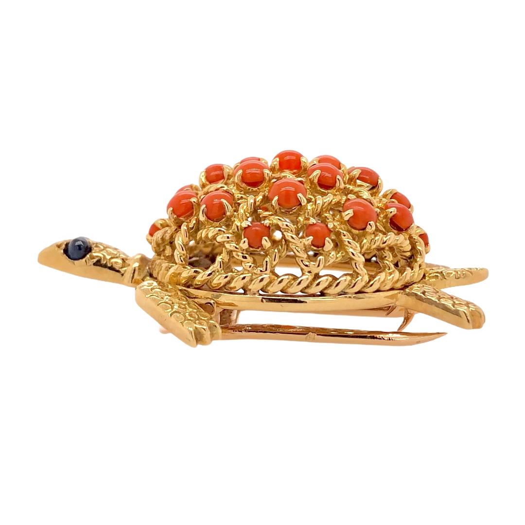 Cartier Coral Sapphire Turtle Pin Brooch in 18 Karat Yellow Gold, circa 1960 In Good Condition For Sale In Hong Kong, HK