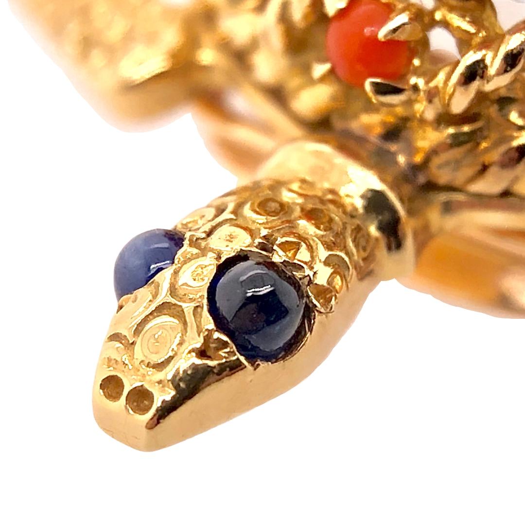 Women's Cartier Coral Sapphire Turtle Pin Brooch in 18 Karat Yellow Gold, circa 1960 For Sale