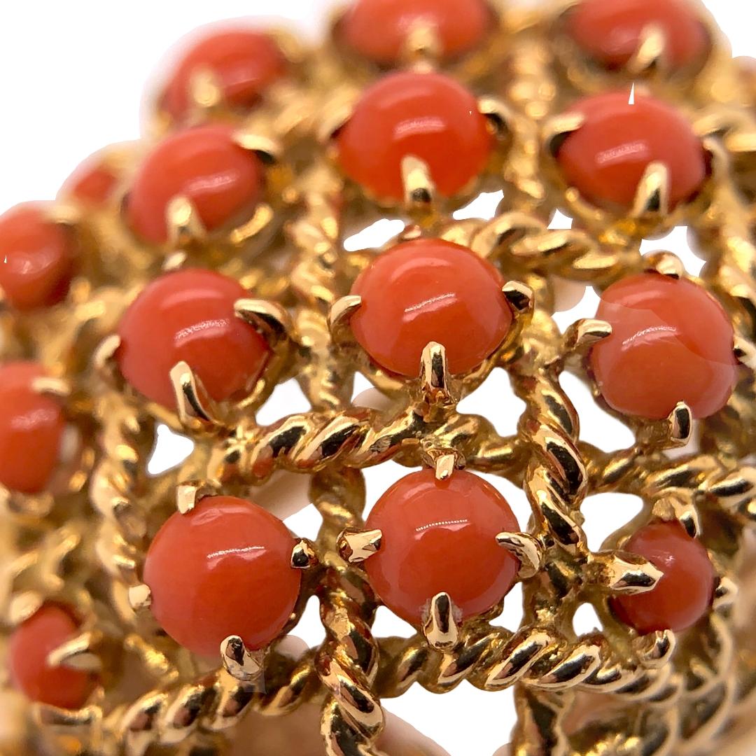 Cartier Coral Sapphire Turtle Pin Brooch in 18 Karat Yellow Gold, circa 1960 For Sale 1