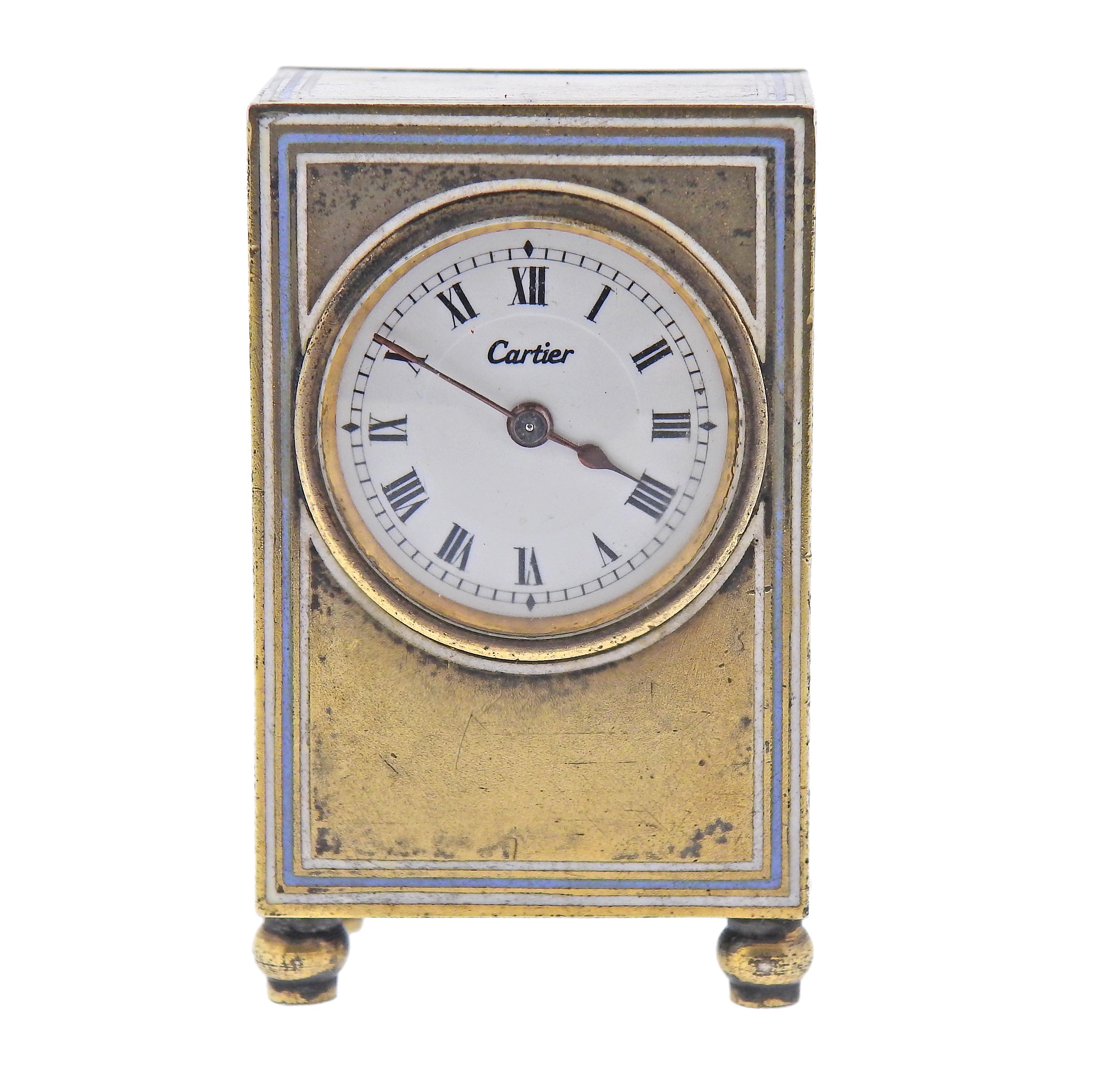 Antike Cartier Sterlingsilber Tisch-/Reiseuhr mit originalem Schlüsselaufzug und Box. Die Uhr misst 1,75