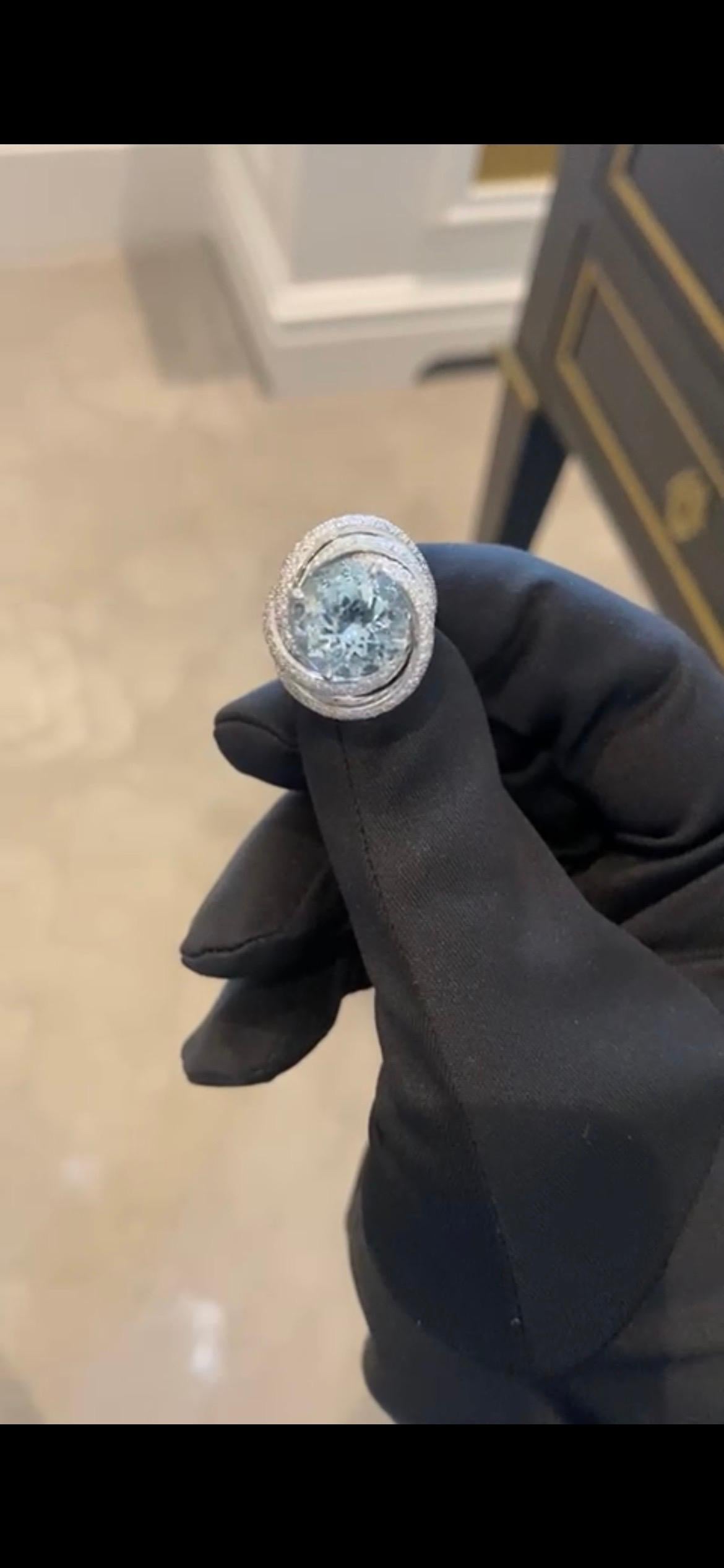 Très rare bague aigue-marine et diamant de Cartier 

Aigue-marine 5,76 carats 

272 diamants de 1,92 carat