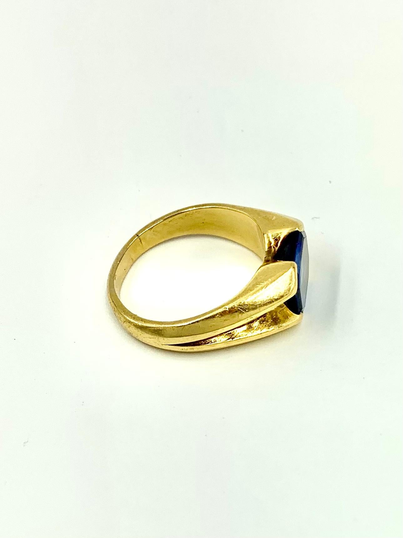 Cartier Art Deco 18K Gold Natural Burma Octagonal Step Cut Sapphire Ring For Sale 1