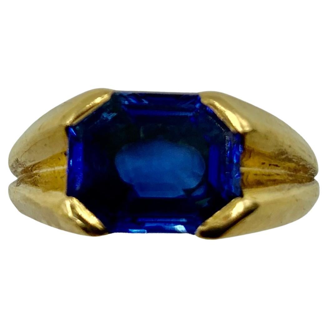 Cartier Art Deco 18K Gold Natural Burma Octagonal Step Cut Sapphire Ring For Sale