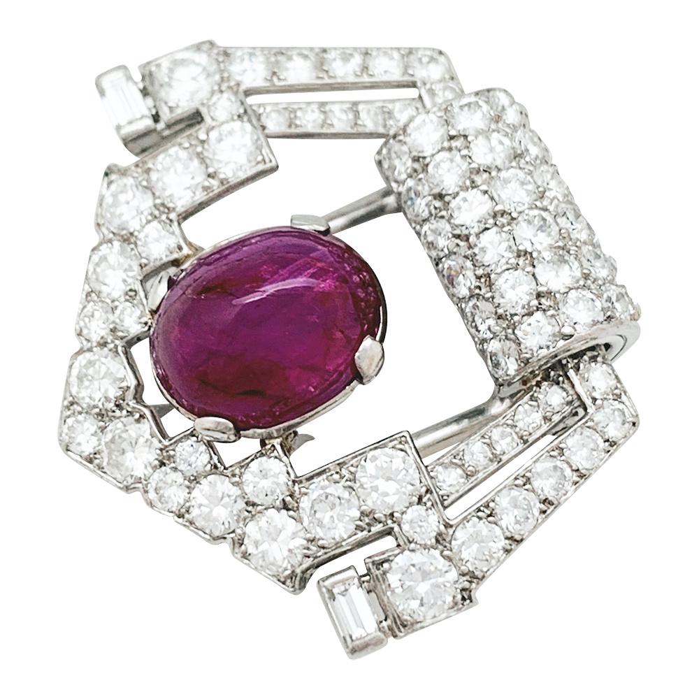 A platinum Cartier Art Déco brooch, centered with a cabochon ruby, surrounded with simple-cut diamonds, baguette, brilliant and rose cut diamonds. 
Hallmarks, Signed and numbered.
Cabochon size : 10.5 x 8.5 x 6.2 mm more or less 4.40 carat
Circa
