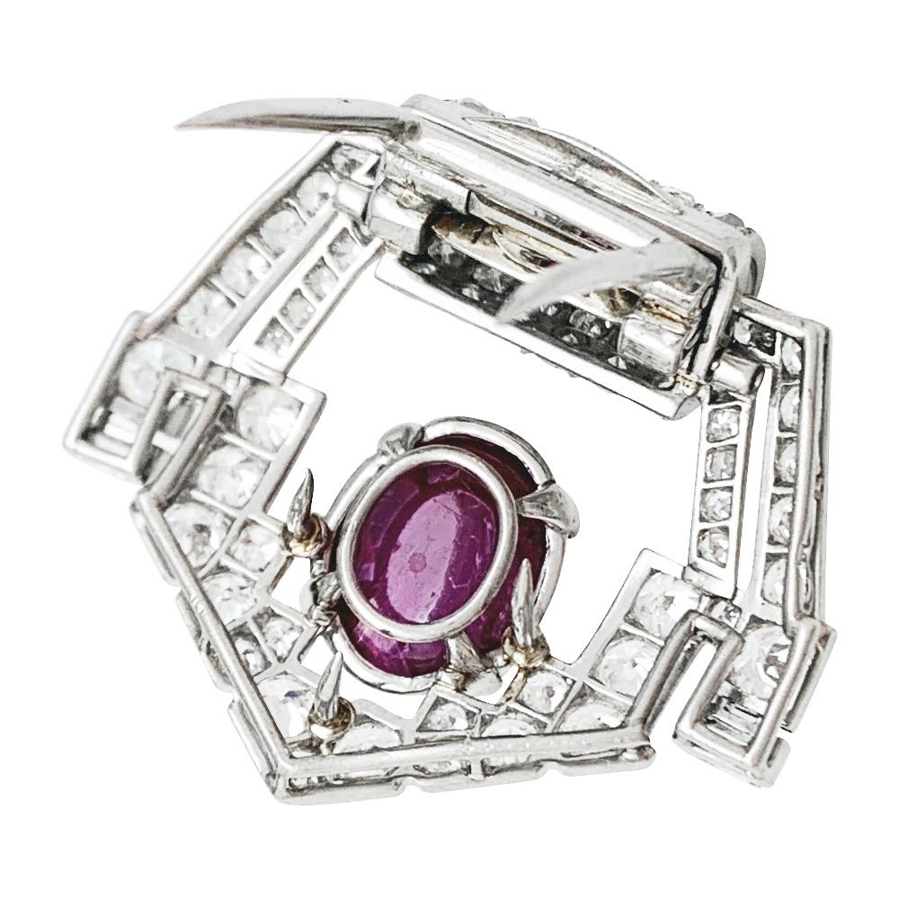 Cartier Art Déco Brooch, Platinum Diamonds and a Cabochon Ruby In Good Condition In Paris, IDF