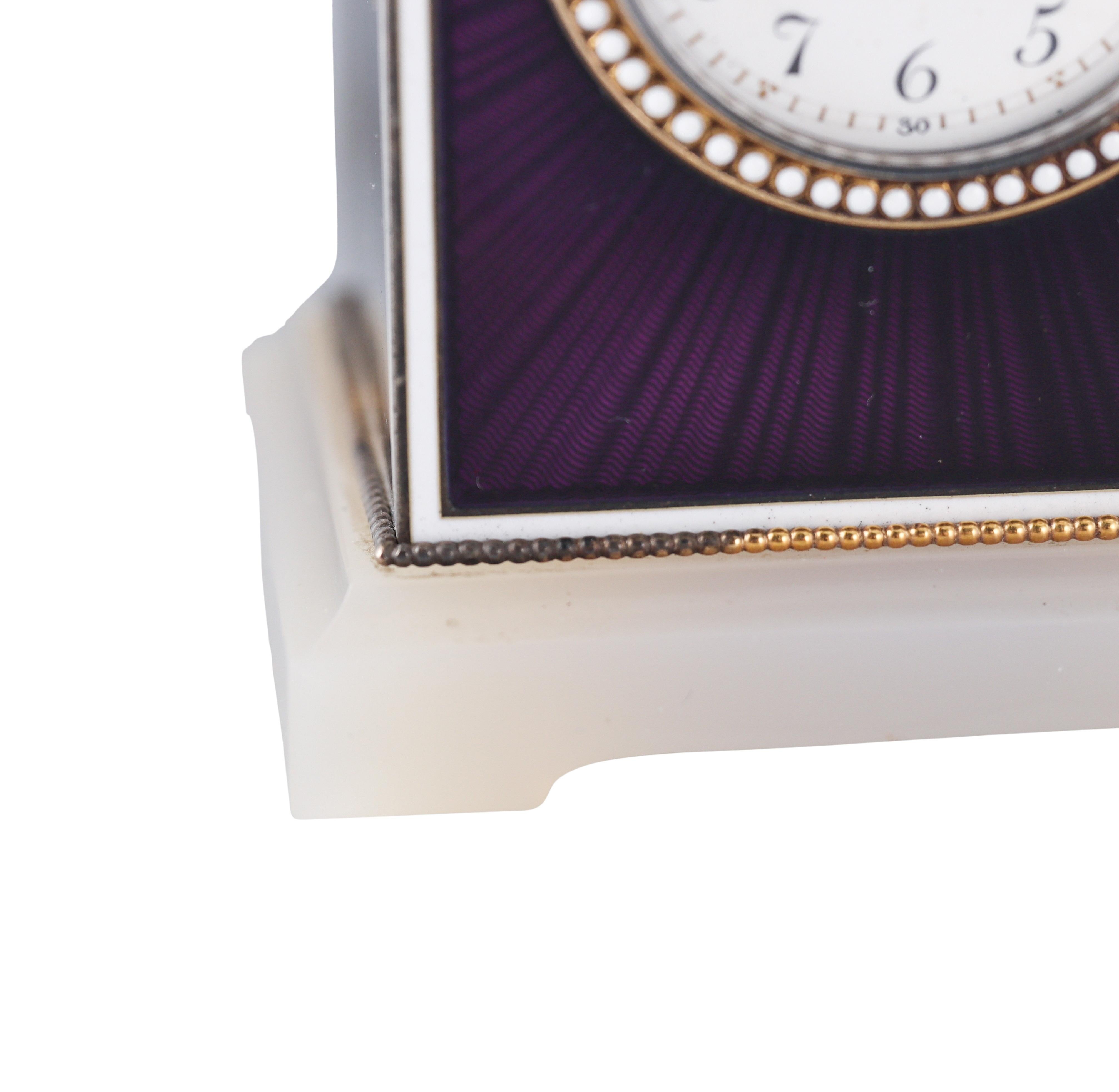 Cartier Art Deco Chrysoprase Guilloche-Achat-Schreibtischuhr (Carréeschliff) im Angebot