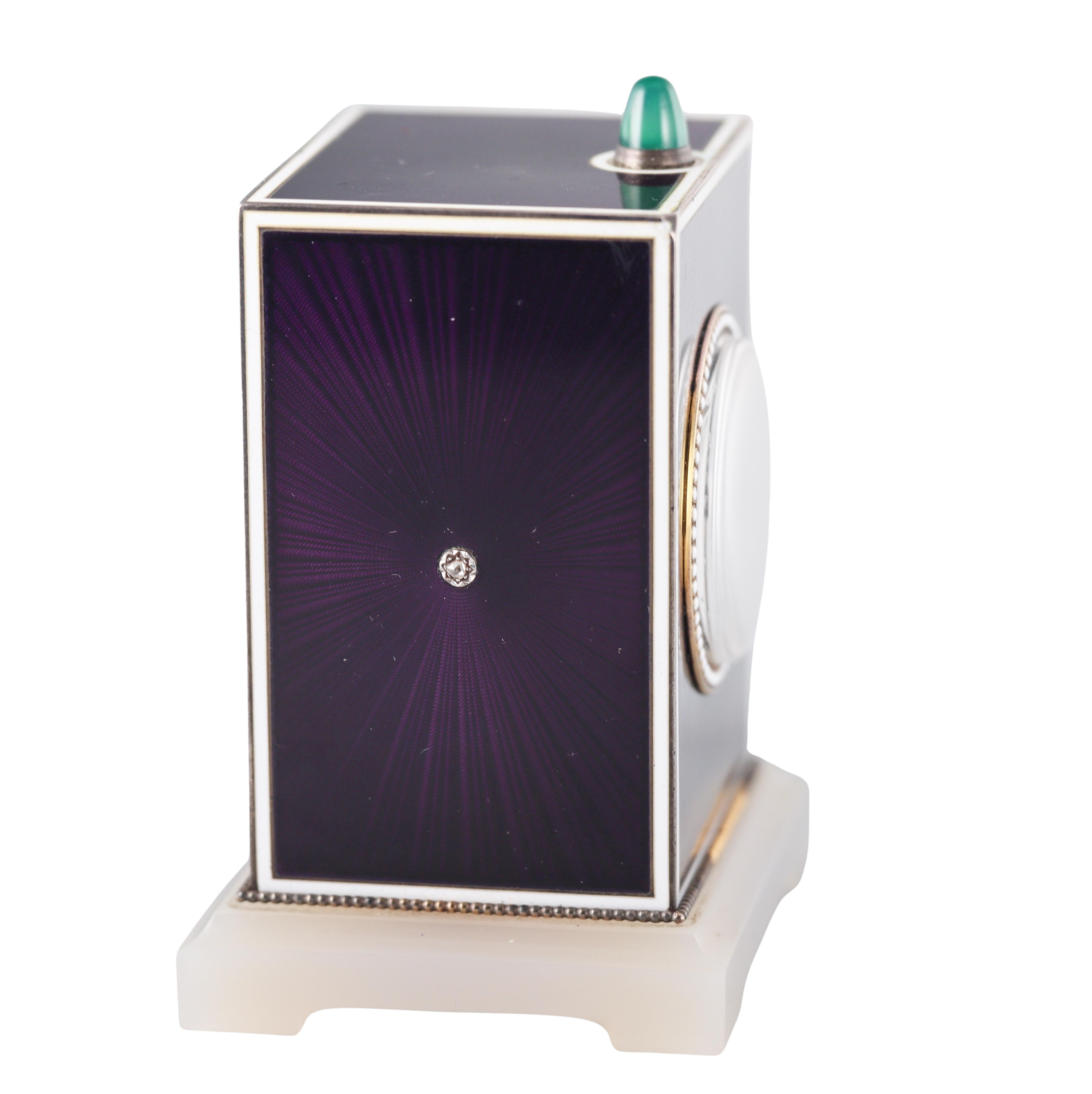 Cartier Art Deco Chrysoprase Guilloche-Achat-Schreibtischuhr für Damen oder Herren im Angebot