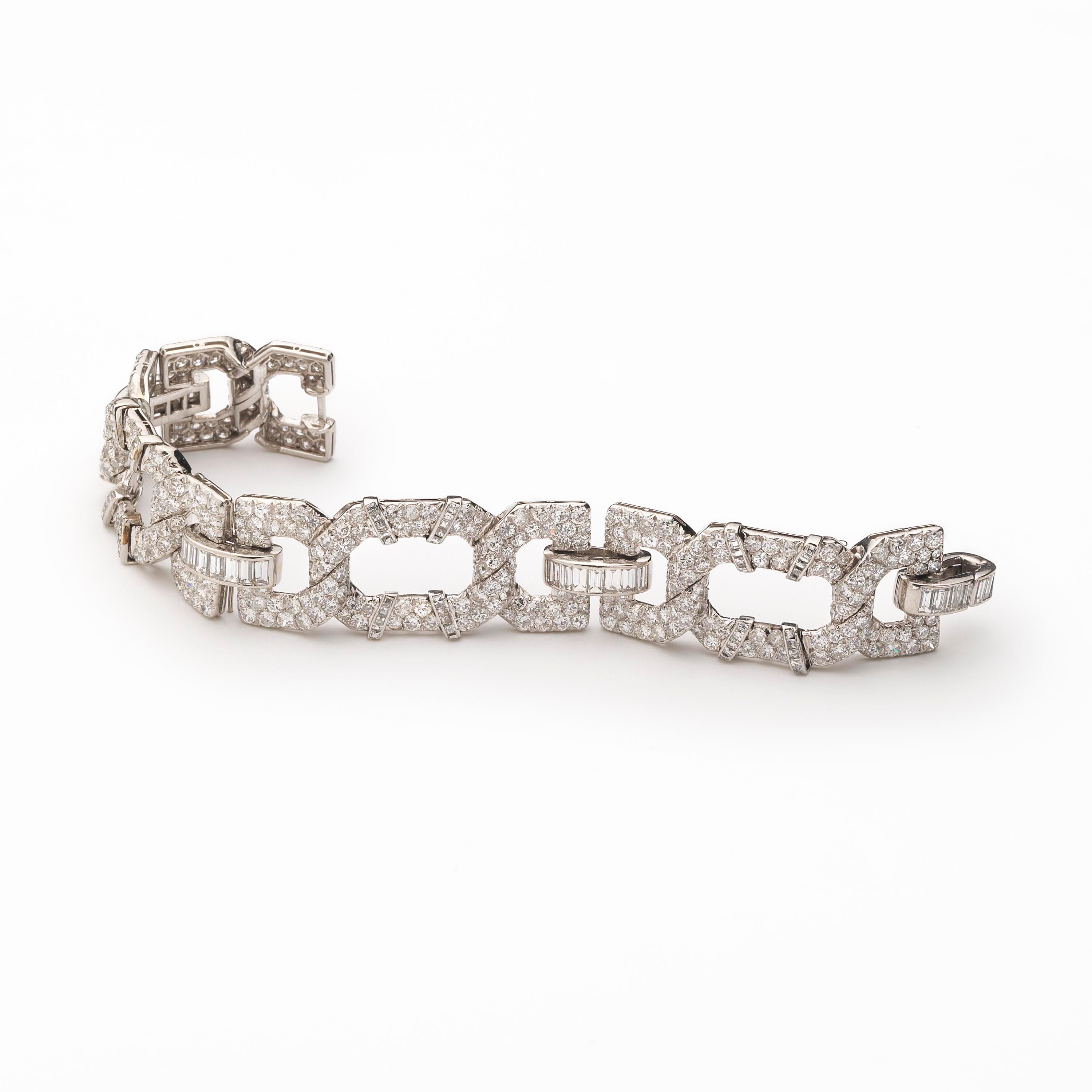 Baguette Cut Cartier Art Deco Diamond and Platinum Bracelet, 22.40 Carats, Circa 1929 For Sale