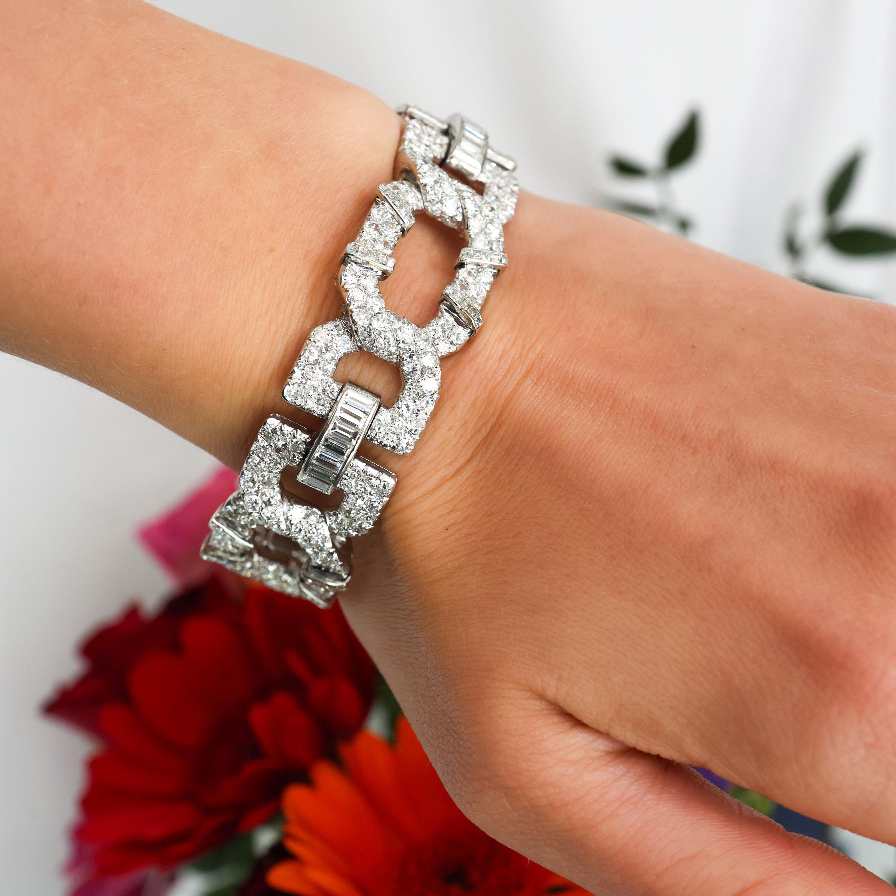 Taille baguette Bracelet Cartier Art Déco en diamant et platine, 22,40 carats, Circa 1929 en vente