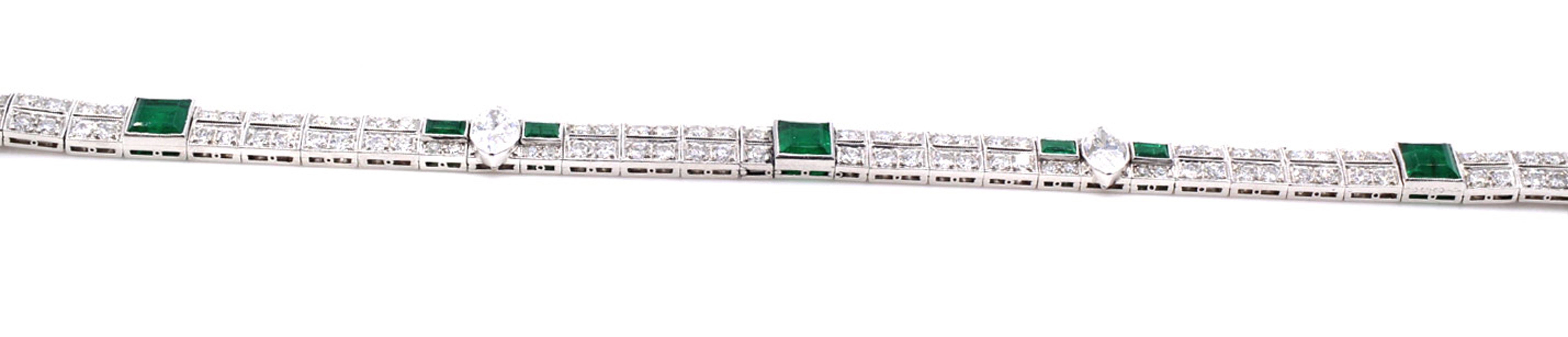 Cartier Art Deco Smaragd-Diamant-Platin-Armband (Art déco) im Angebot