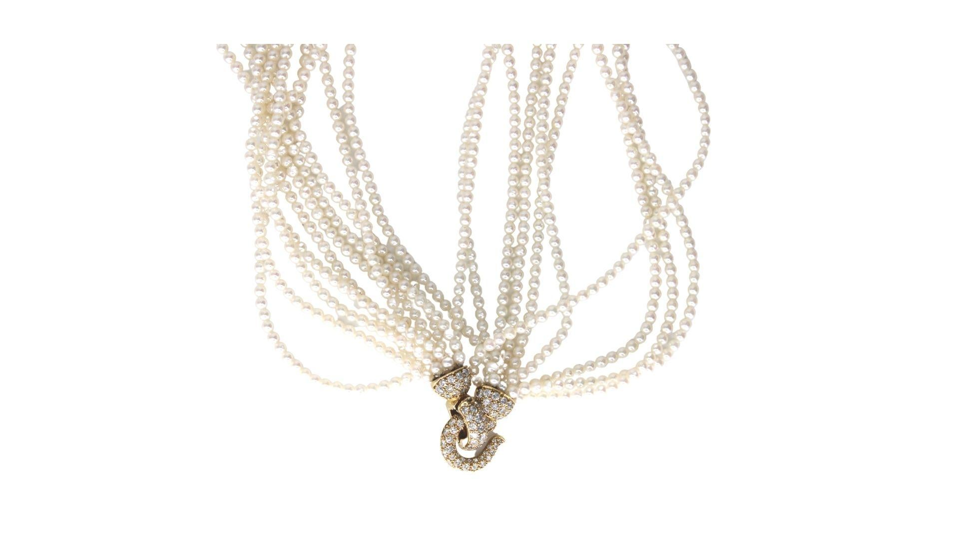 Exclusive sea pearls necklace made of perfectly round shaped pearls.
Top luster, perfect skin sold by Cartier this necklace is made out of 1.90k diamonds Fvvs1 and 18k yellow gold and diamond clasp.
*Signed by Cartier* 

Length : 42 cm = 16.53 inches
