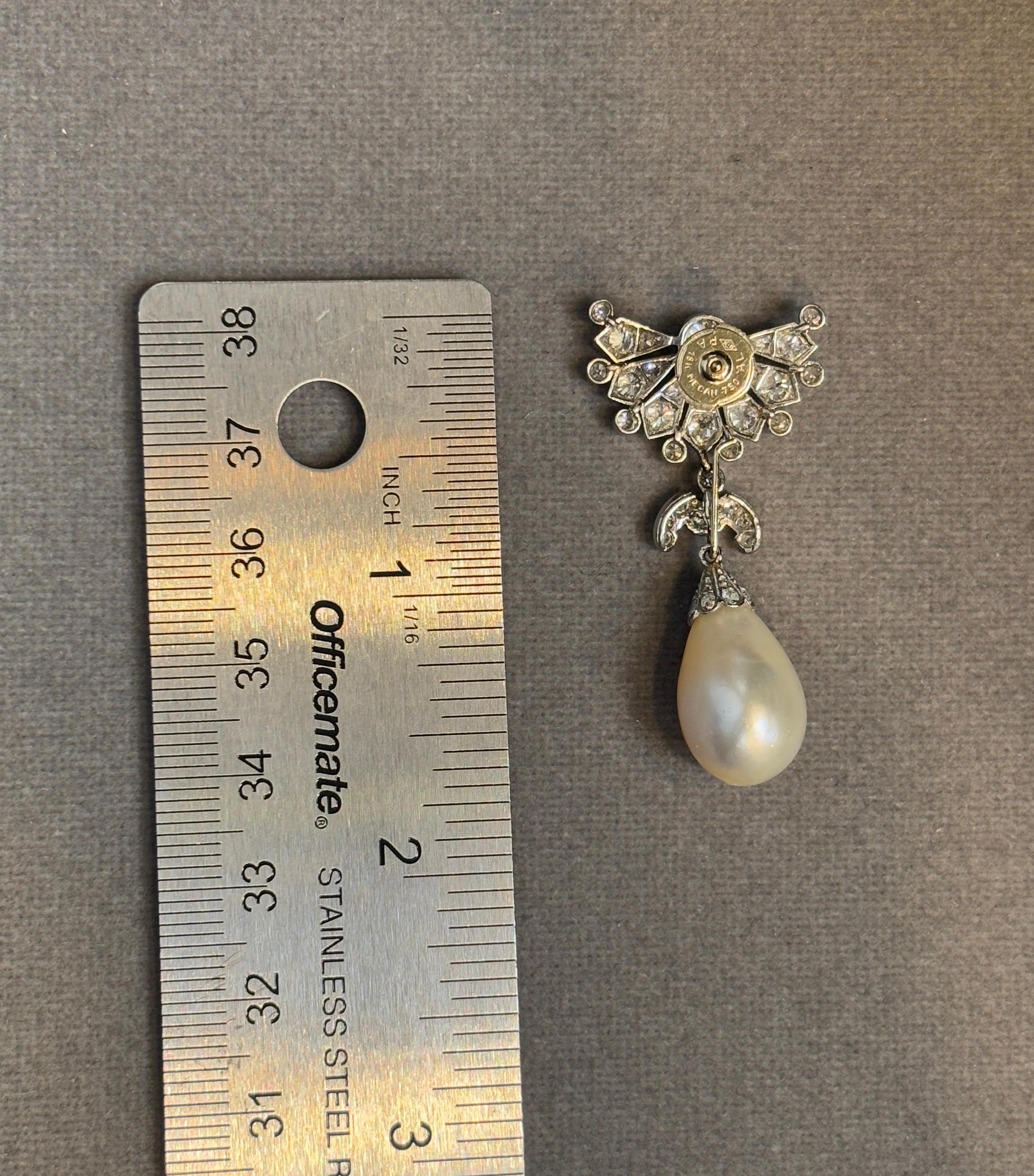 Boucles d'oreilles interchangeables en perles naturelles et émeraudes sculptées de Cartier Art Deco en vente 6