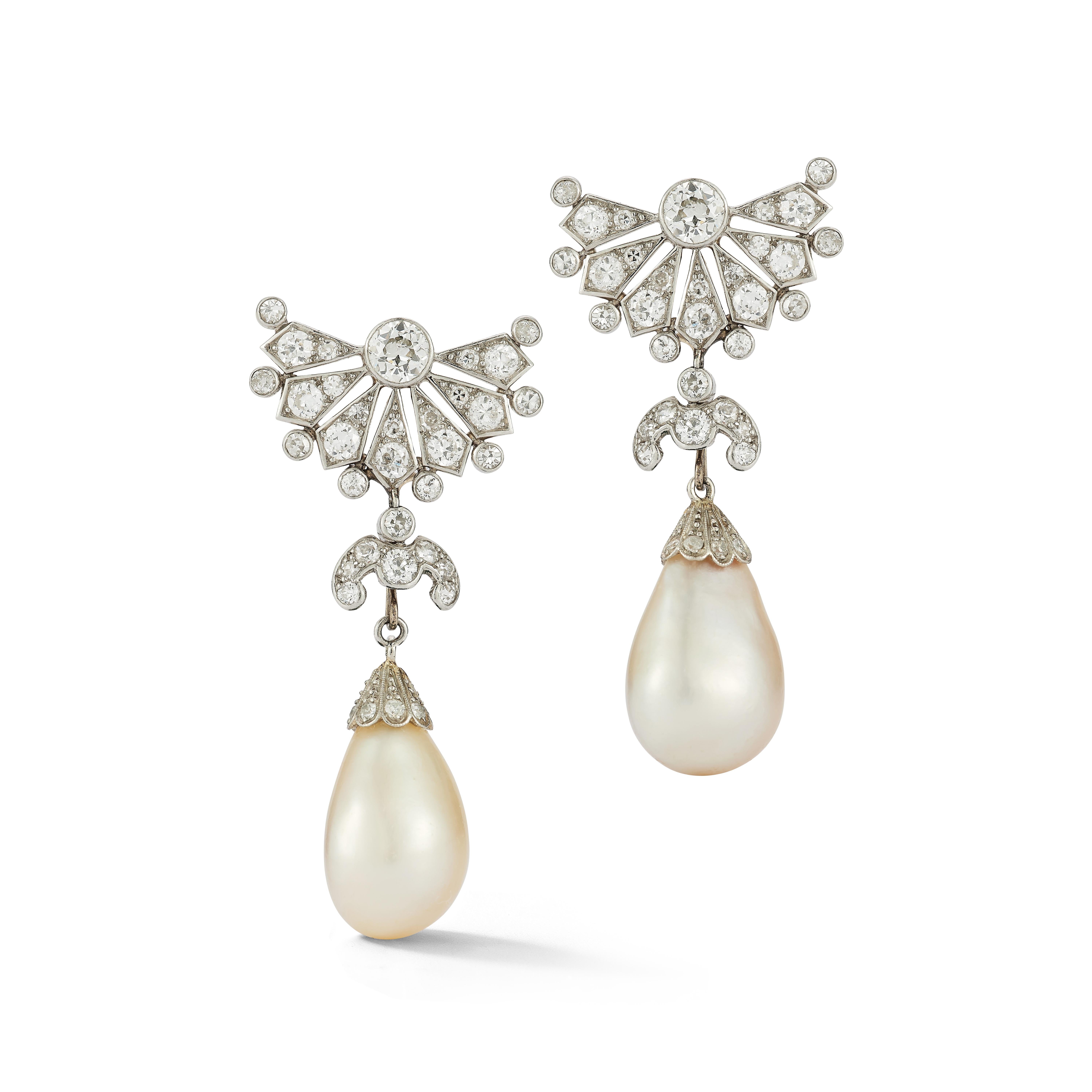 Boucles d'oreilles interchangeables en perles naturelles et émeraudes sculptées de Cartier Art Deco 

Paire de boucles d'oreilles serties de diamants européens anciens et de diamants taille unique, accompagnées de deux paires de gouttes détachables