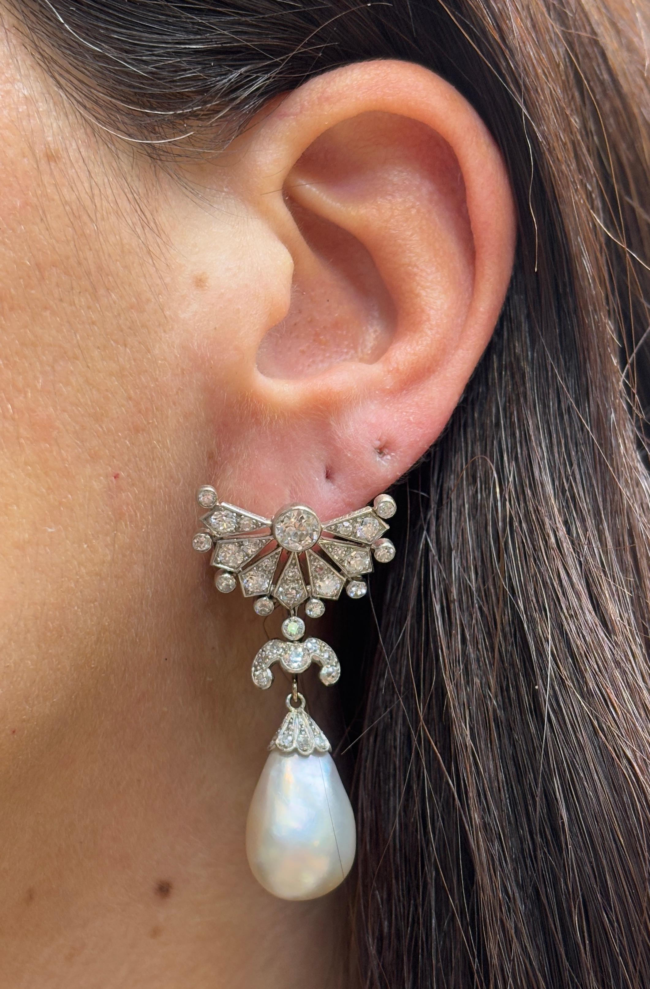 Taille mixte Boucles d'oreilles interchangeables en perles naturelles et émeraudes sculptées de Cartier Art Deco en vente