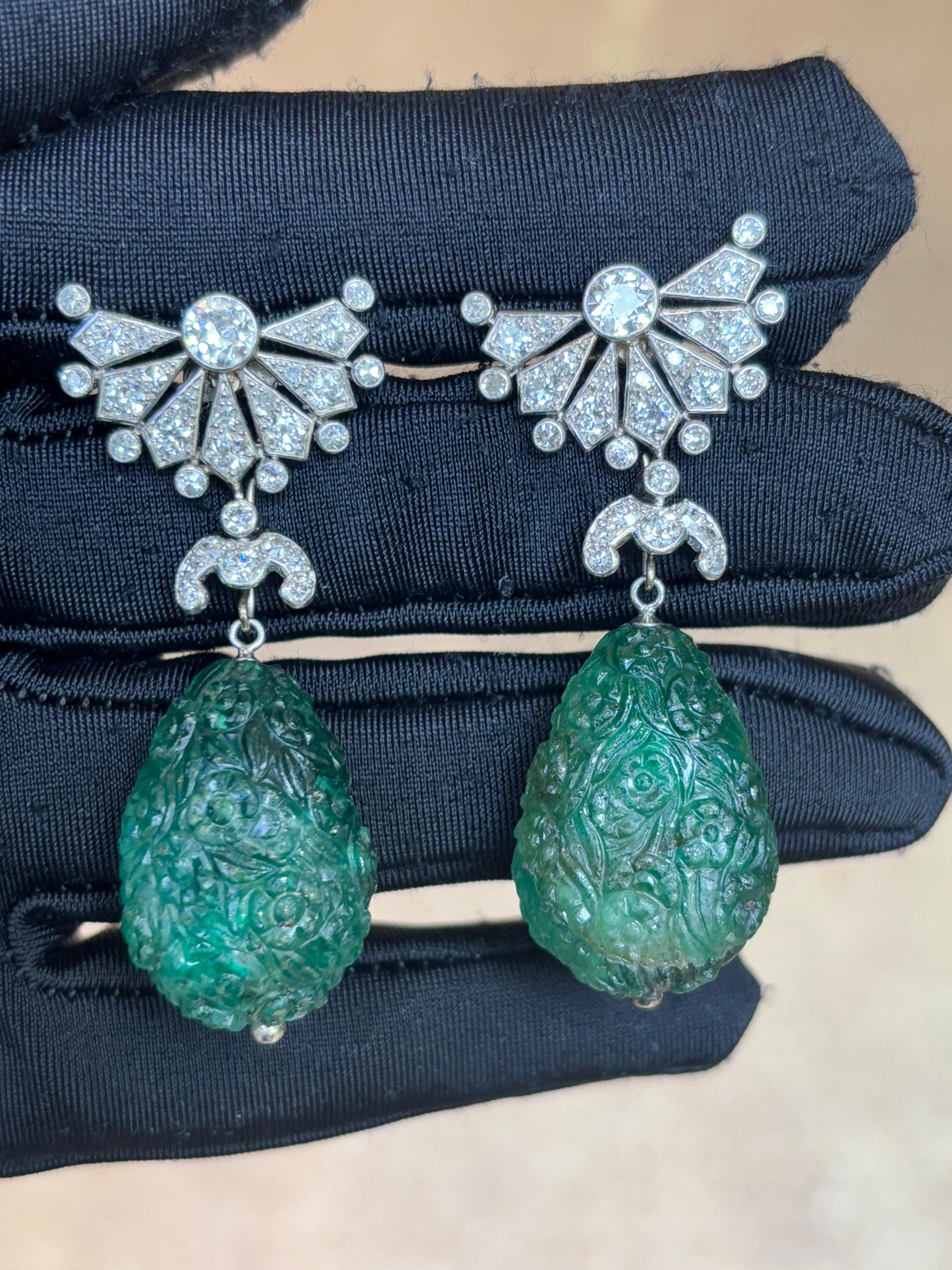 Boucles d'oreilles interchangeables en perles naturelles et émeraudes sculptées de Cartier Art Deco Excellent état - En vente à New York, NY