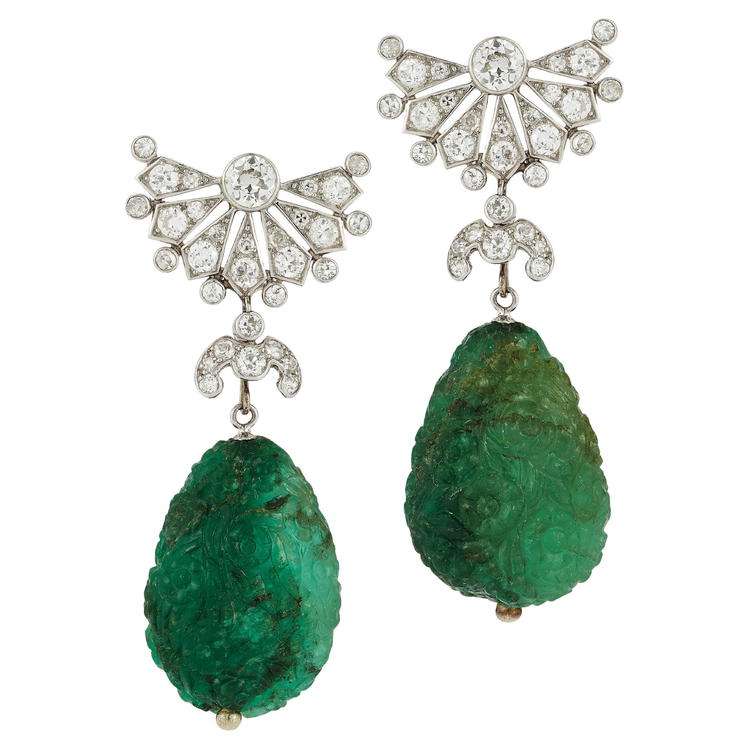 Boucles d
oreilles interchangeables en perles naturelles et émeraudes sculptées de Cartier Art Deco en vente