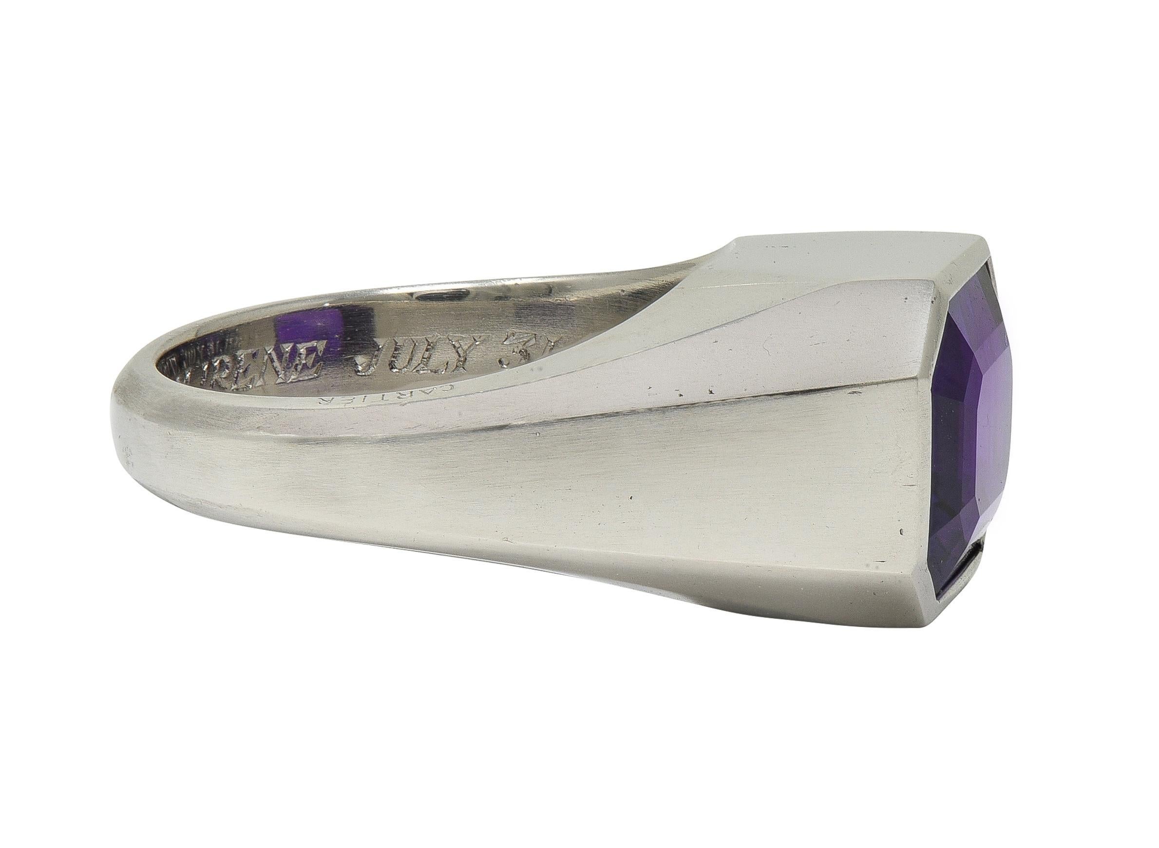 Cartier Art Deco keine Hitze Ceylon lila Saphir Platin Unisex Siegelring (Smaragdschliff) im Angebot