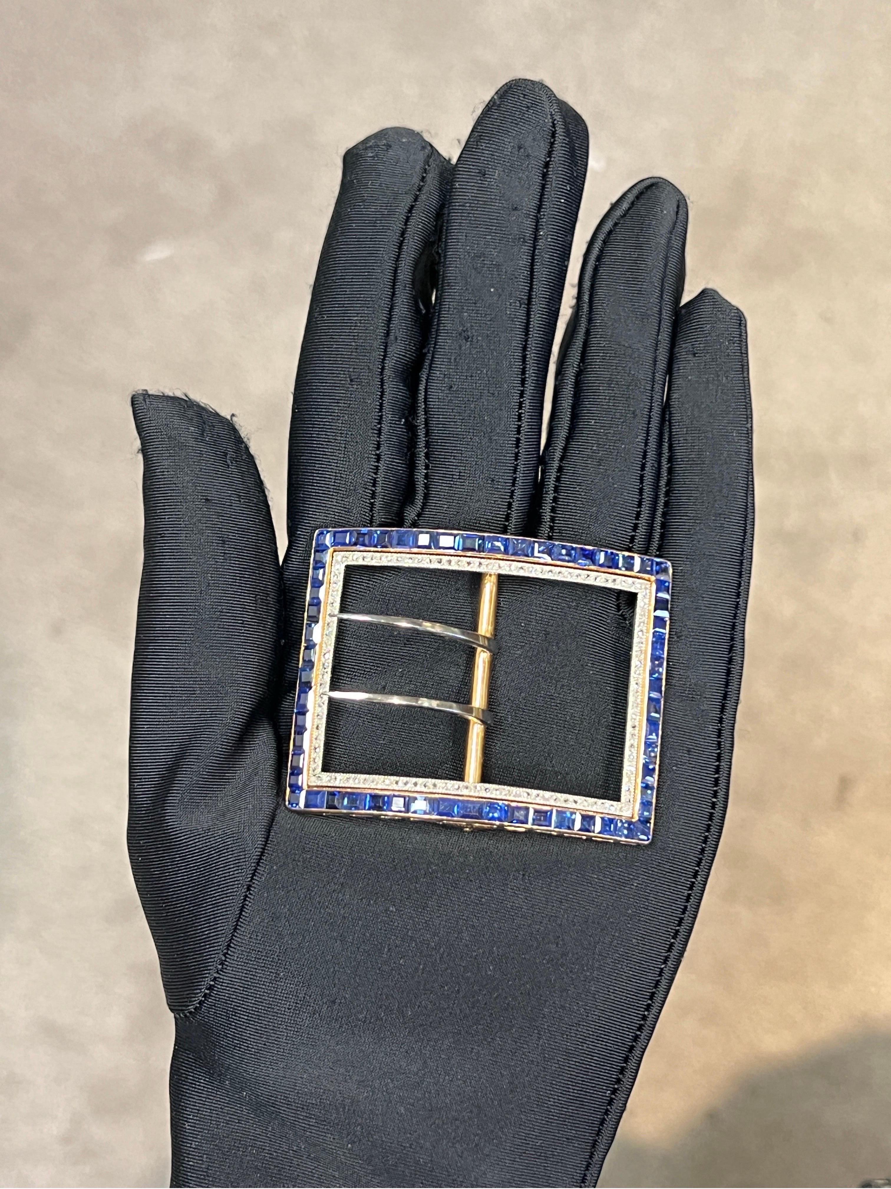 Cartier Gürtelschnalle mit Saphir und Diamant 

Eine rechteckige Gürtelschnalle aus Gold, besetzt mit Saphiren und Diamanten im Rundschliff

Signiert: Cartier Paris und nummeriert 
Hergestellt CIRCA 1920

Ungefähre Abmessungen: 2.25 x 1.75