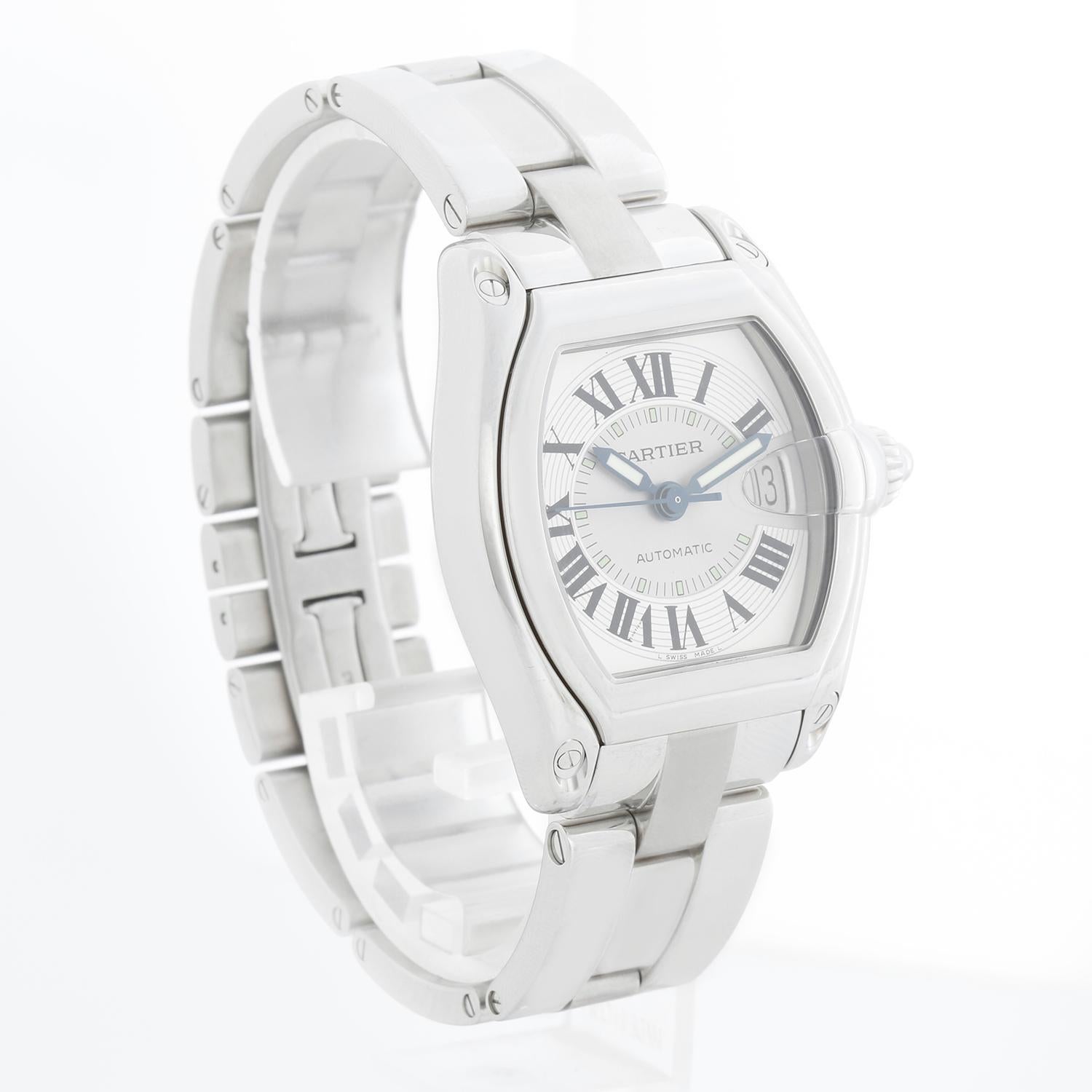 Montre homme Roadster en acier inoxydable W62025V3 - Automatique. Roadster 2510. Boîtier en acier inoxydable de forme Tonneau ( 37mm x 44mm). Cadran argenté avec chiffres romains ; date à 3 heures. Acier inoxydable avec fermoir double Foldes.