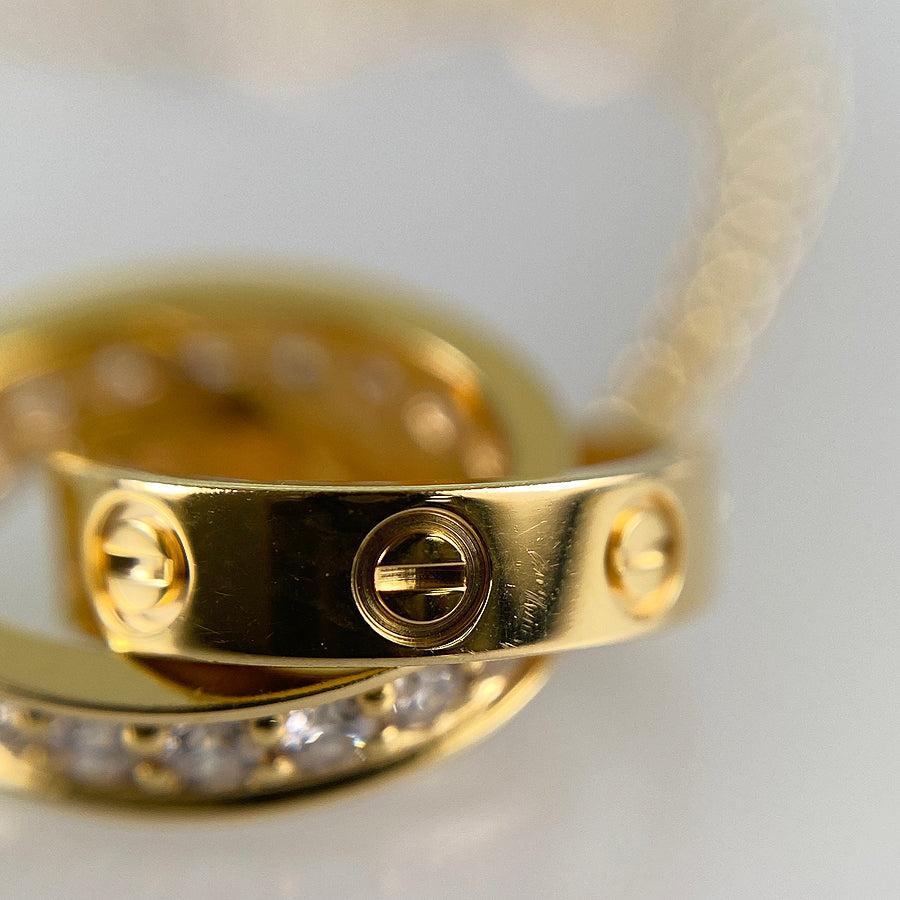 Collar Cartier Baby Love de oro amarillo de 18 quilates con pavé de diamantes entrelazados en Nuevo estado para la venta en New York, NY