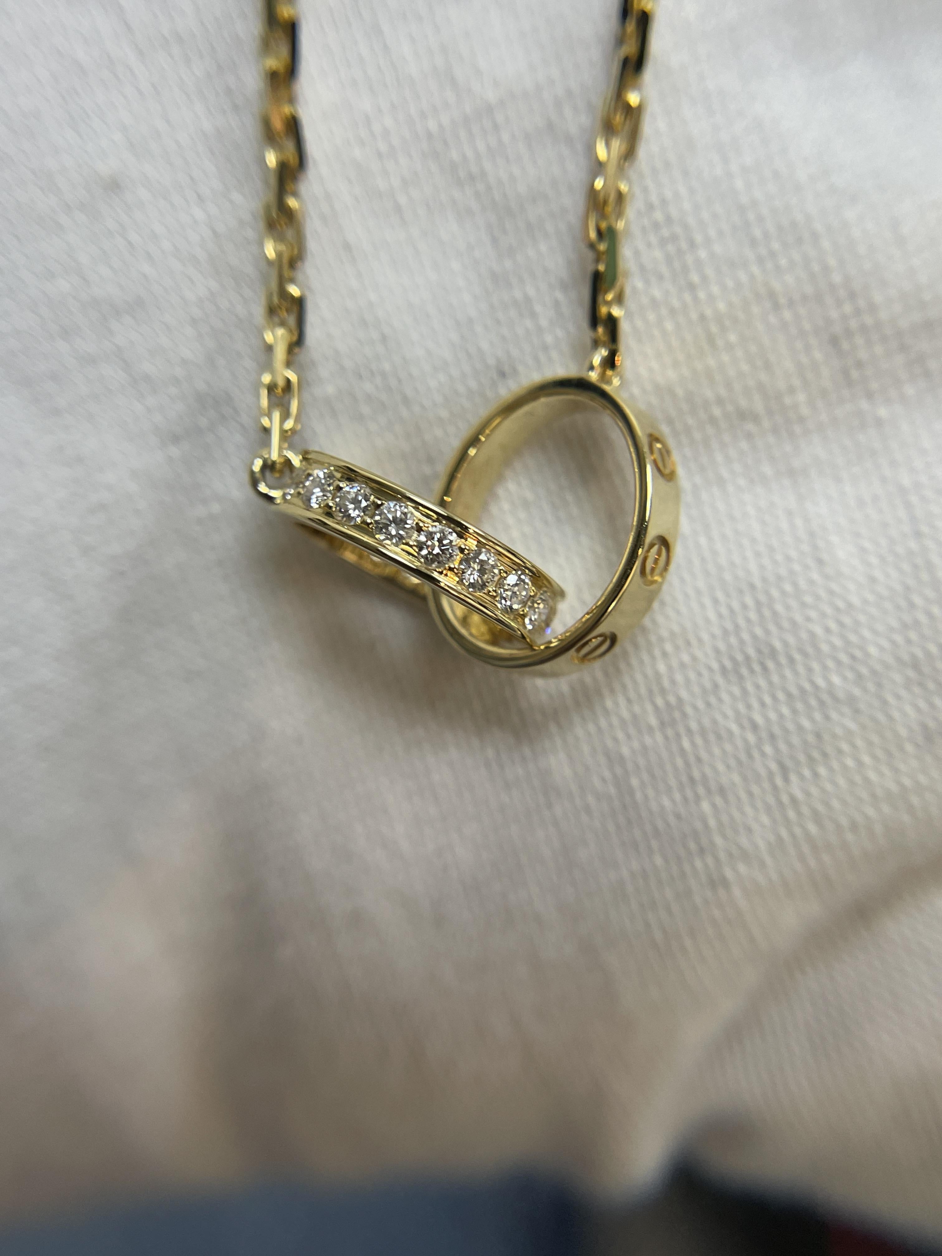 Collar Cartier Baby Love de oro amarillo de 18 quilates con pavé de diamantes entrelazados en venta 3
