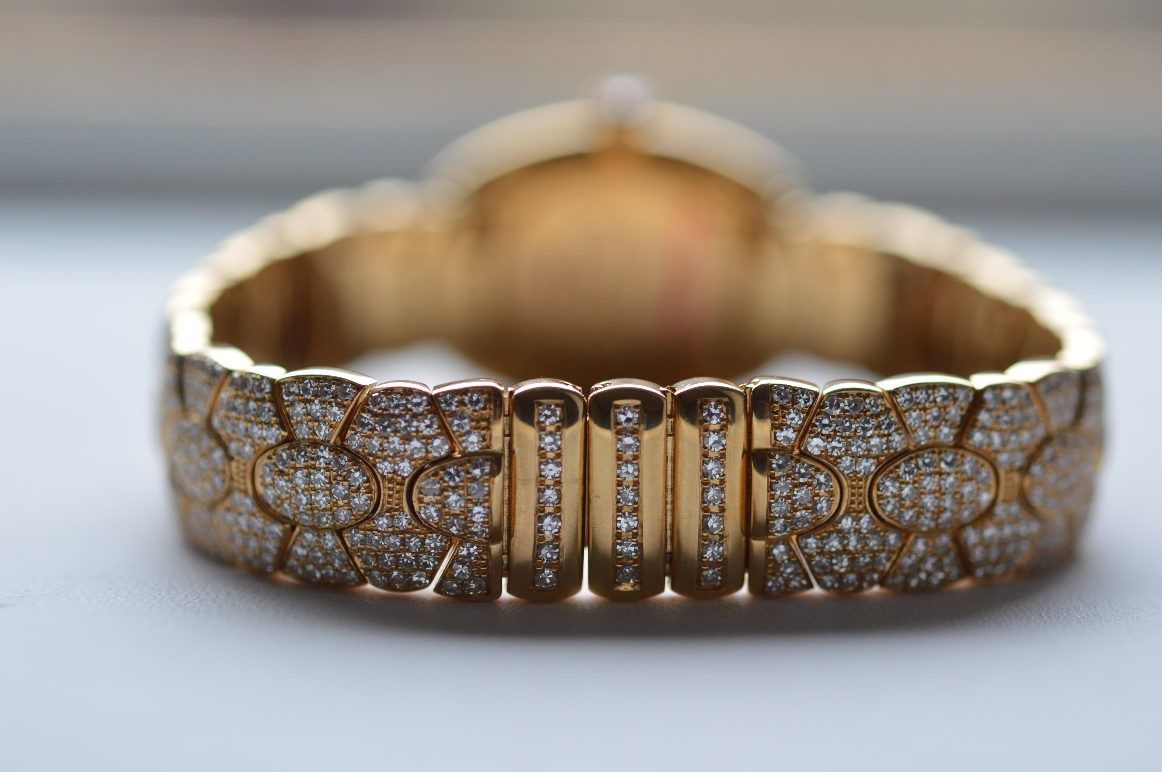 Taille ronde Cartier Baignoire en or jaune 18 carats Pavé de diamants complet non porté en vente