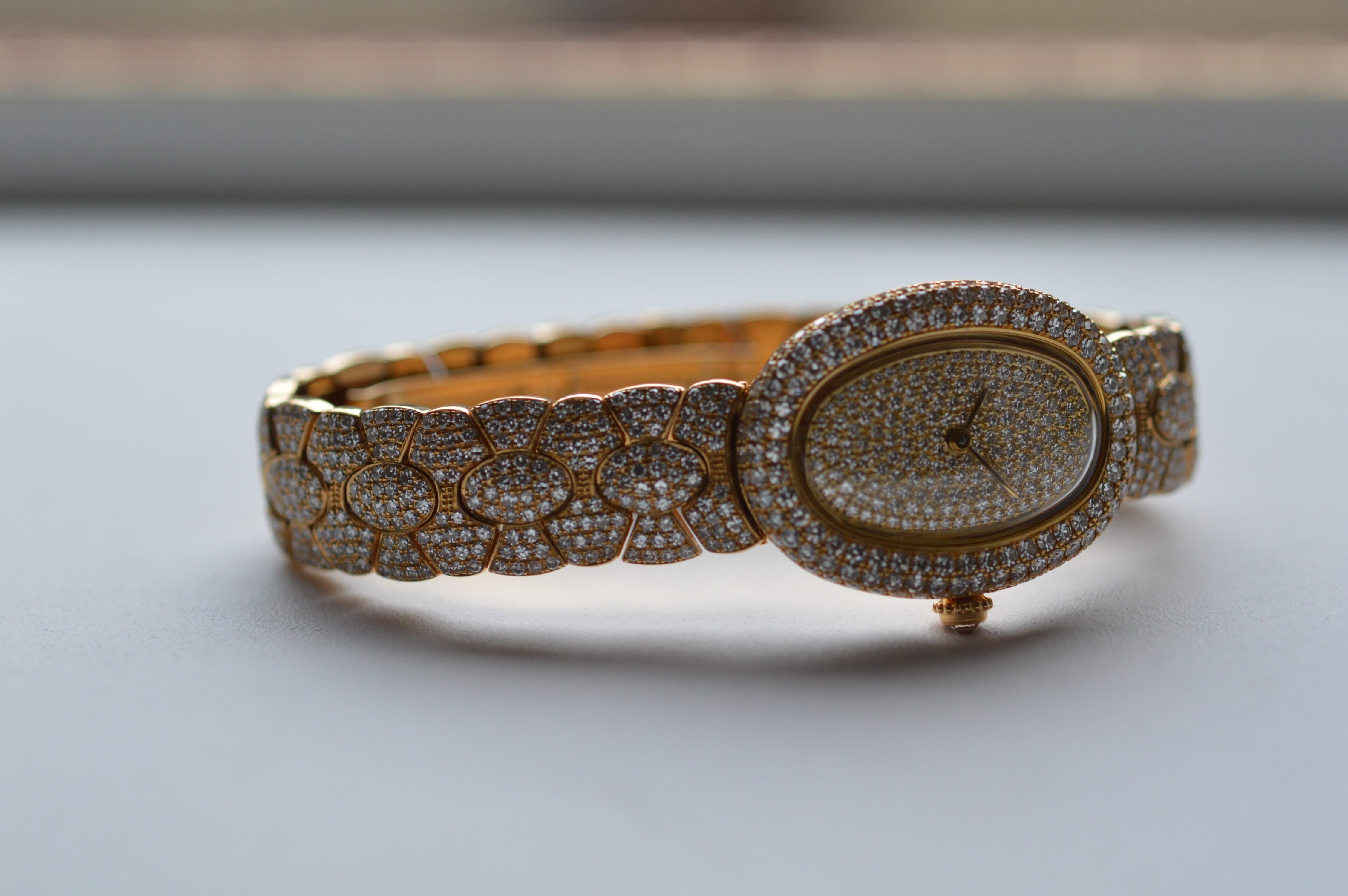 Cartier Baignoire en or jaune 18 carats Pavé de diamants complet non porté en vente 1