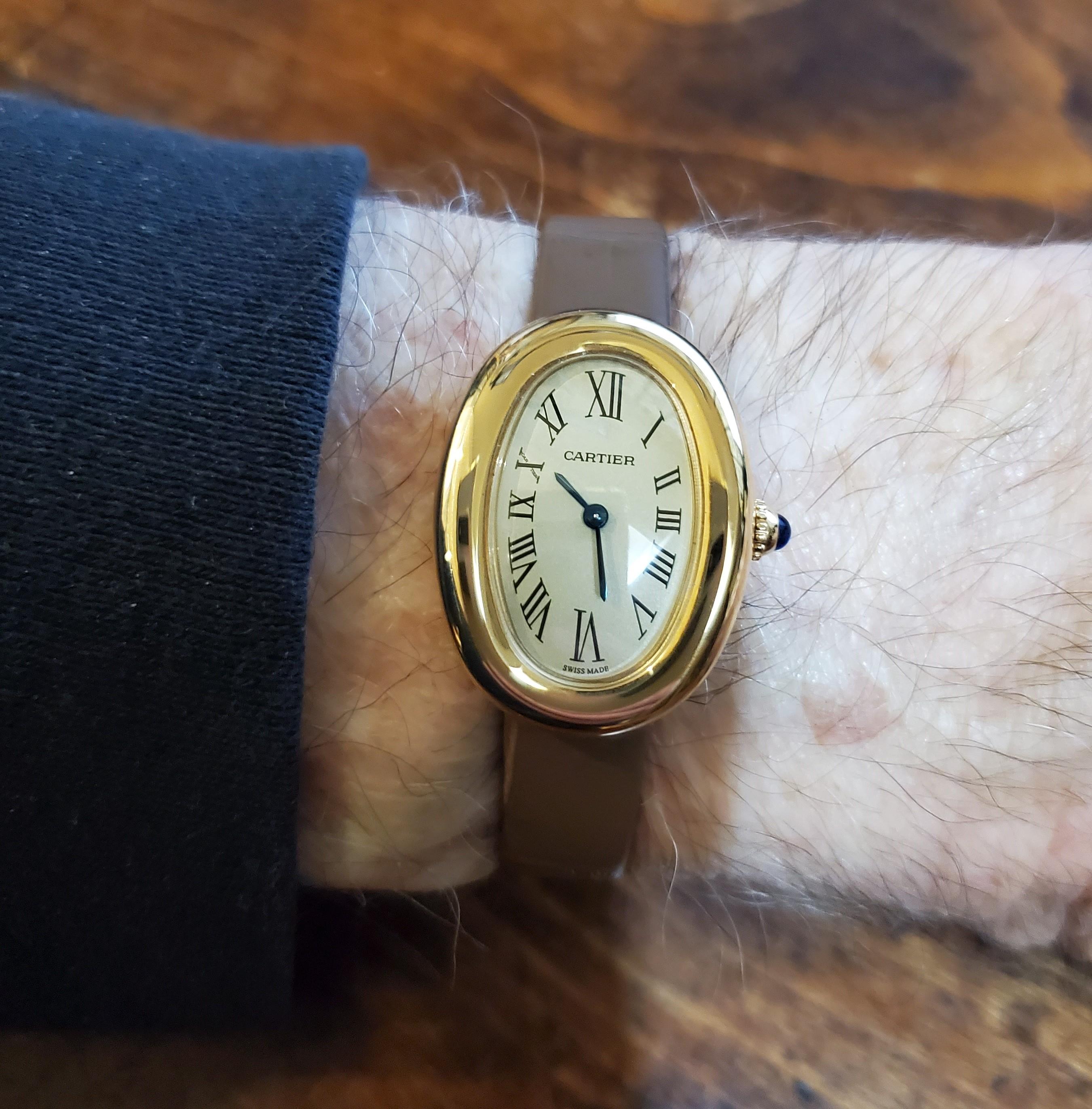 Modern Cartier Baignoire 18K yellow gold medium size , 31 x 23 mm Circa 2020.