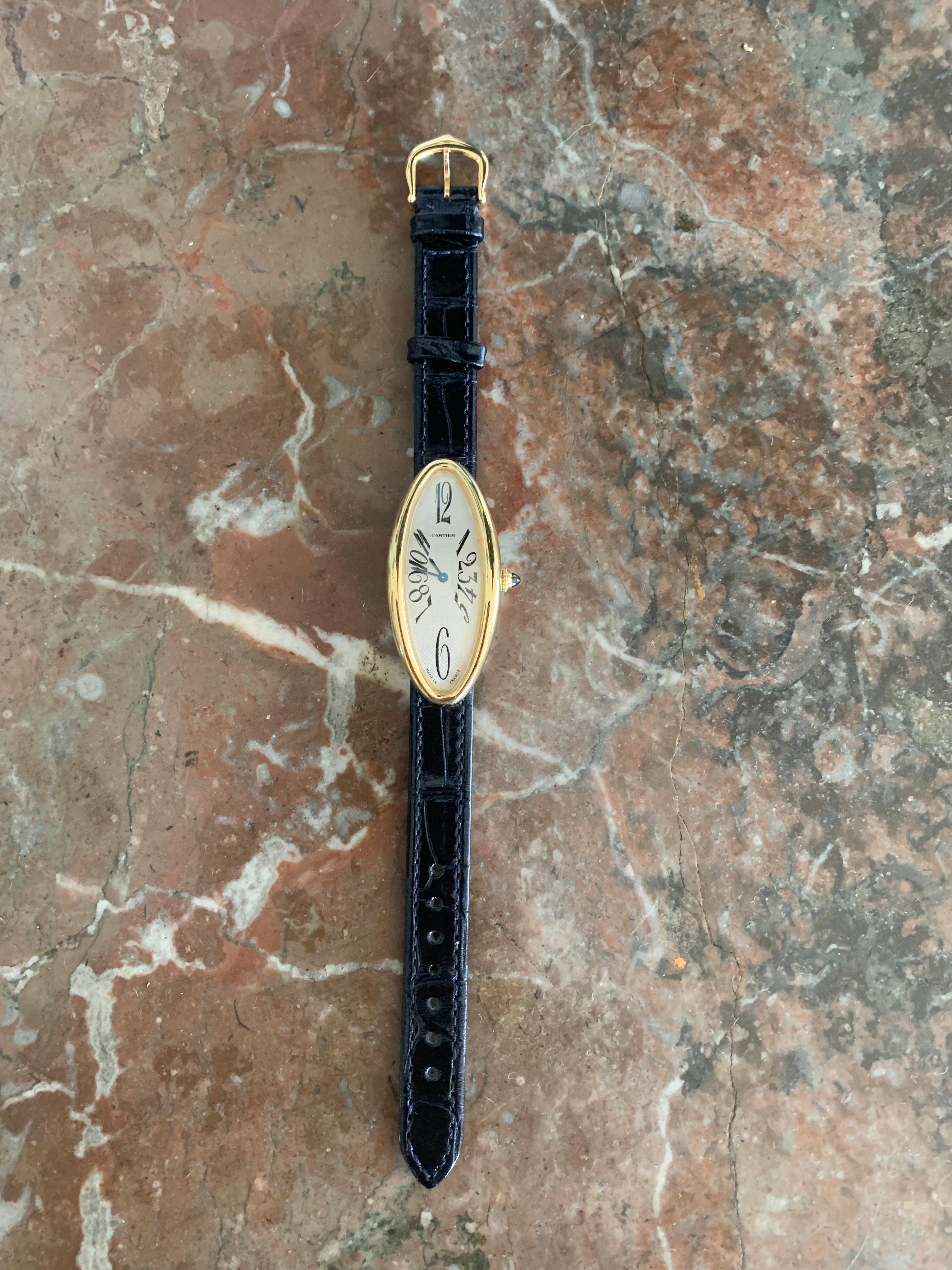 Cartier Baignoire Allongée 18 Karat Gelbgold Damenuhr im Zustand „Hervorragend“ in Paris, FR
