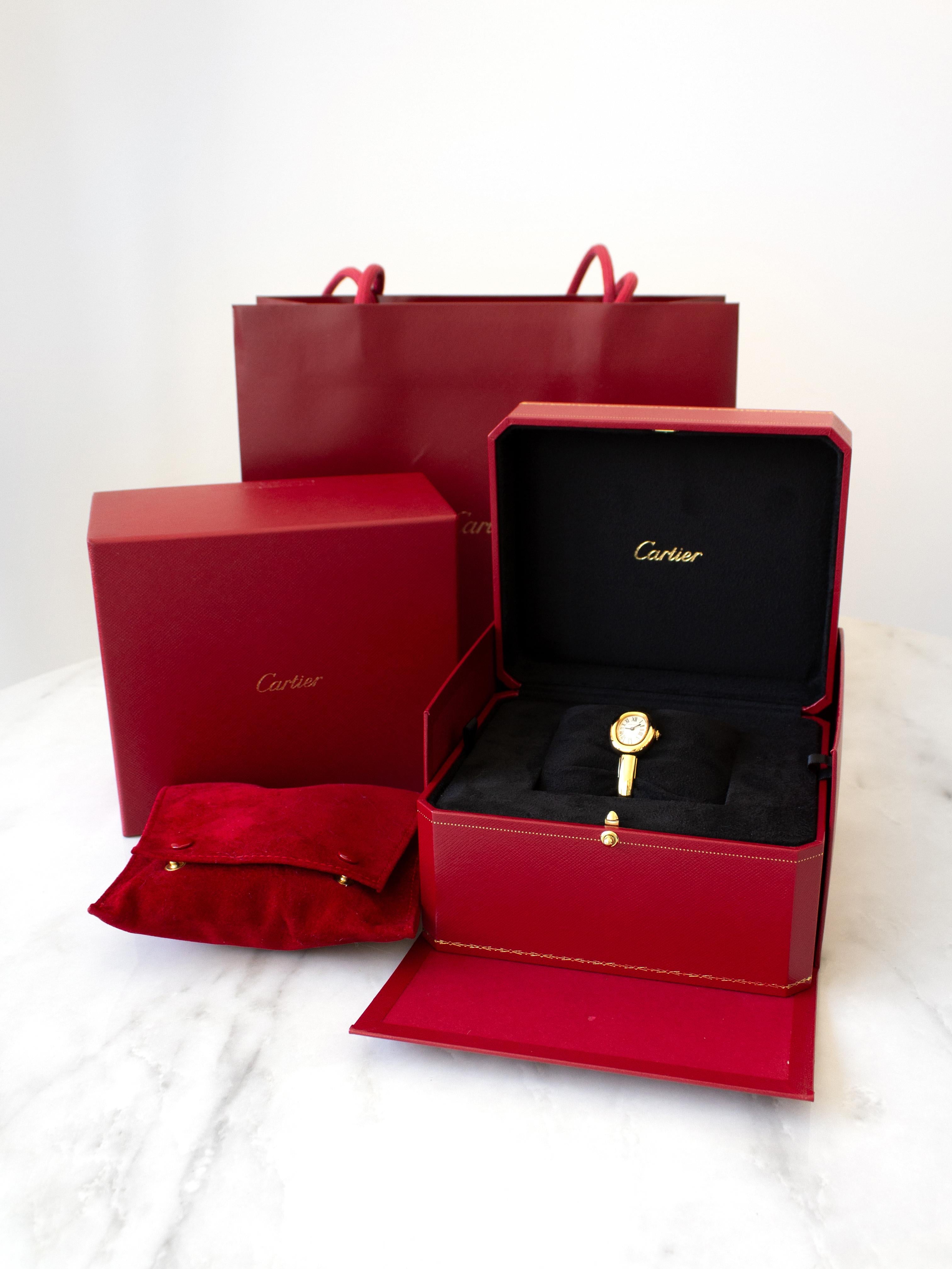 Sold out worldwide with a waitlist extending over a year, this petite timepiece is a masterpiece of craftsmanship. Skilfully created in the house's Swiss atelier, it boasts 18-karat yellow gold and features precise quartz movement. The reinterpreted