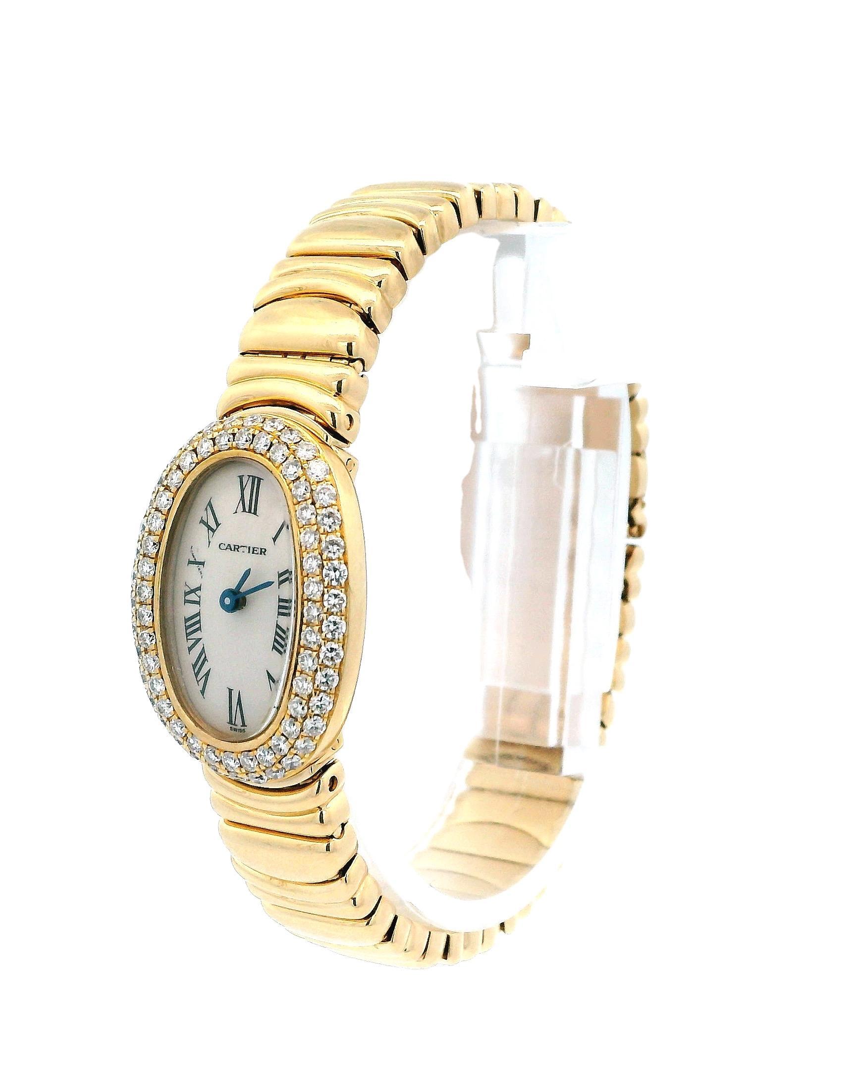 Montre pour dame Cartier Baignoire Mini WB5094D8 Cette exquise montre pour dame présente un boîtier de 18 mm en or jaune 18 carats orné d'un diamant de fabrique. La lunette est également en or jaune 18 carats et sertie d'un diamant de manufacture.