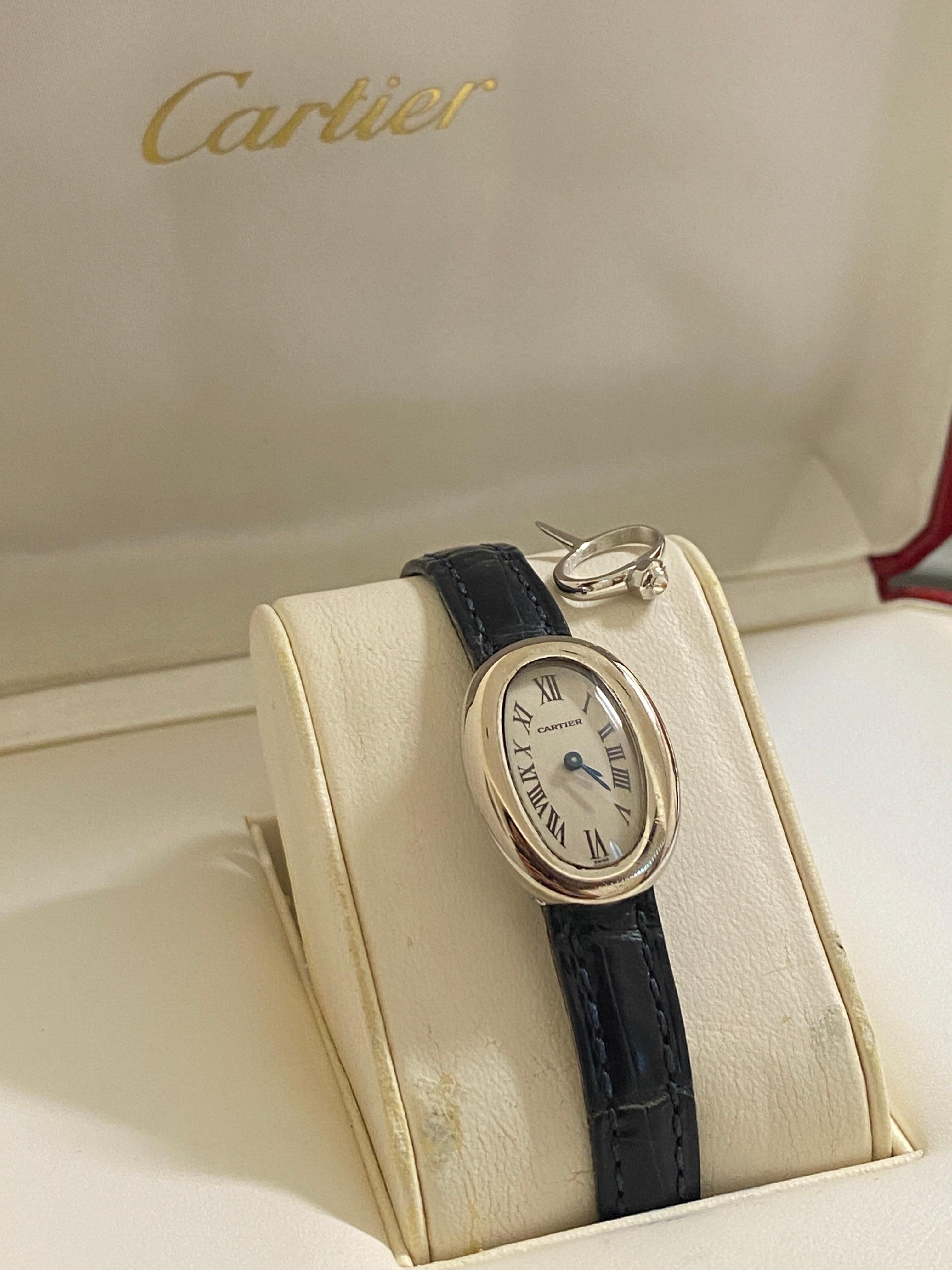 Cartier Montre Baignoire Mini ref 2369 à quartz en or blanc 18 carats pour femmes, c2000's + 5